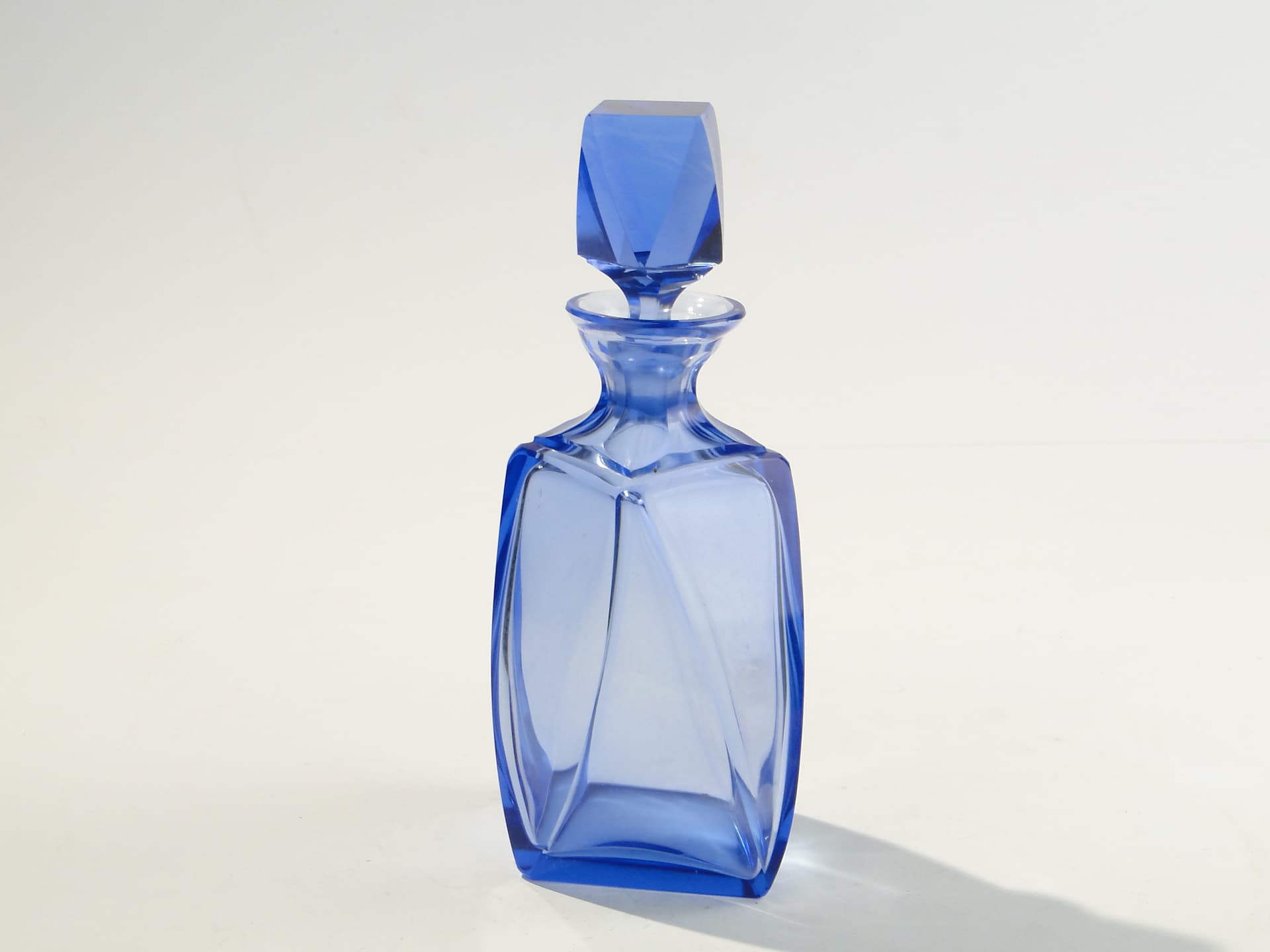 Decanter, Art Deco, blue crystal, attrib. Moser, Czechoslovakia, 1930s - 377903