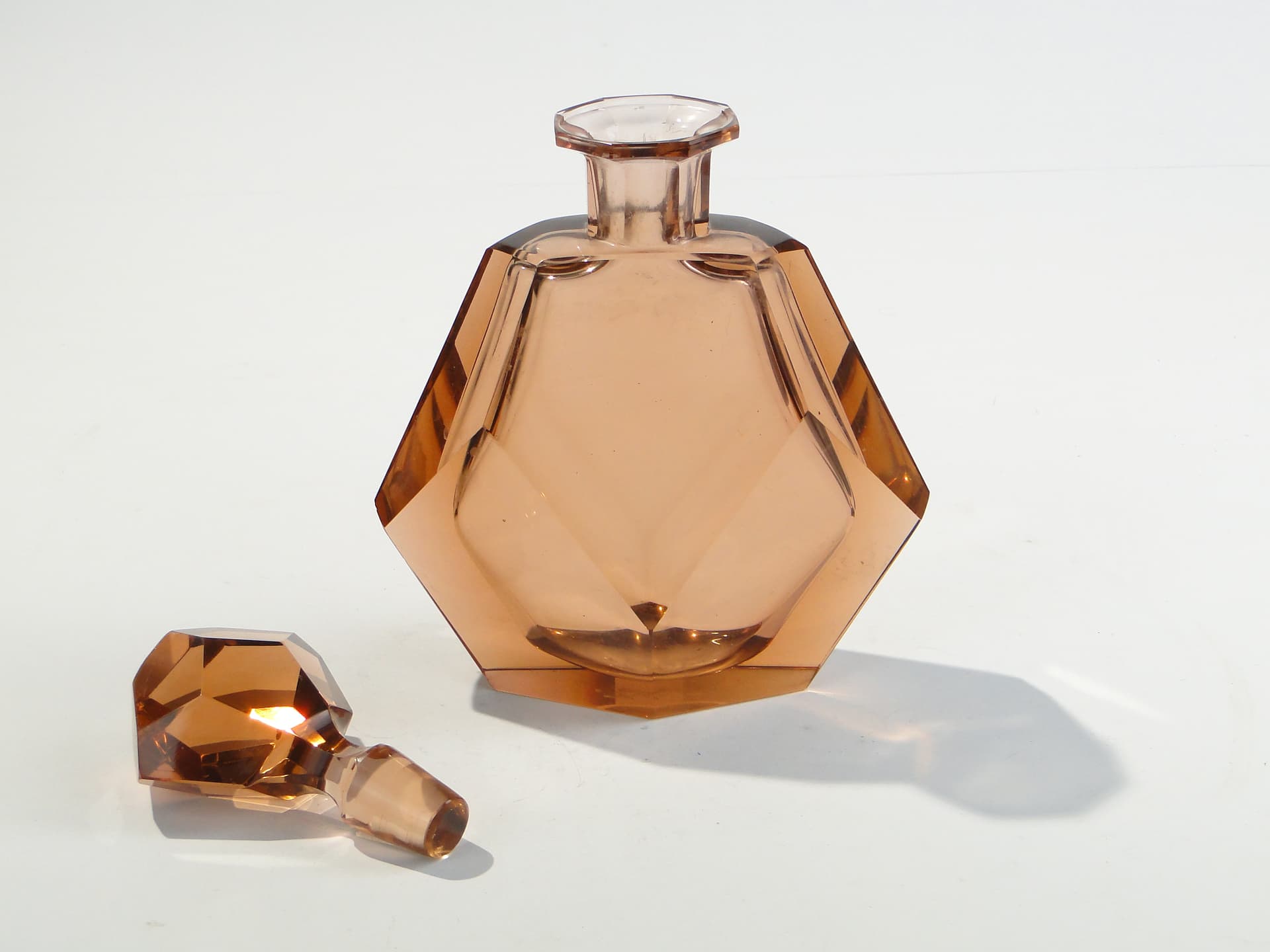 Decanter Art Deco, rosaline, crystal, attributed to Moser, Czechoslovakia, 1930s - 377922