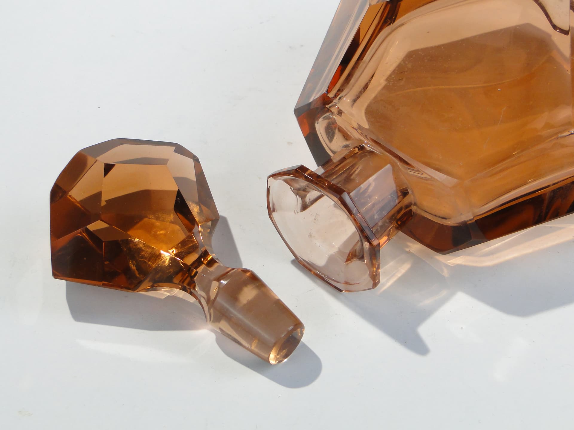 Decanter Art Deco, rosaline, crystal, attributed to Moser, Czechoslovakia, 1930s - 377927