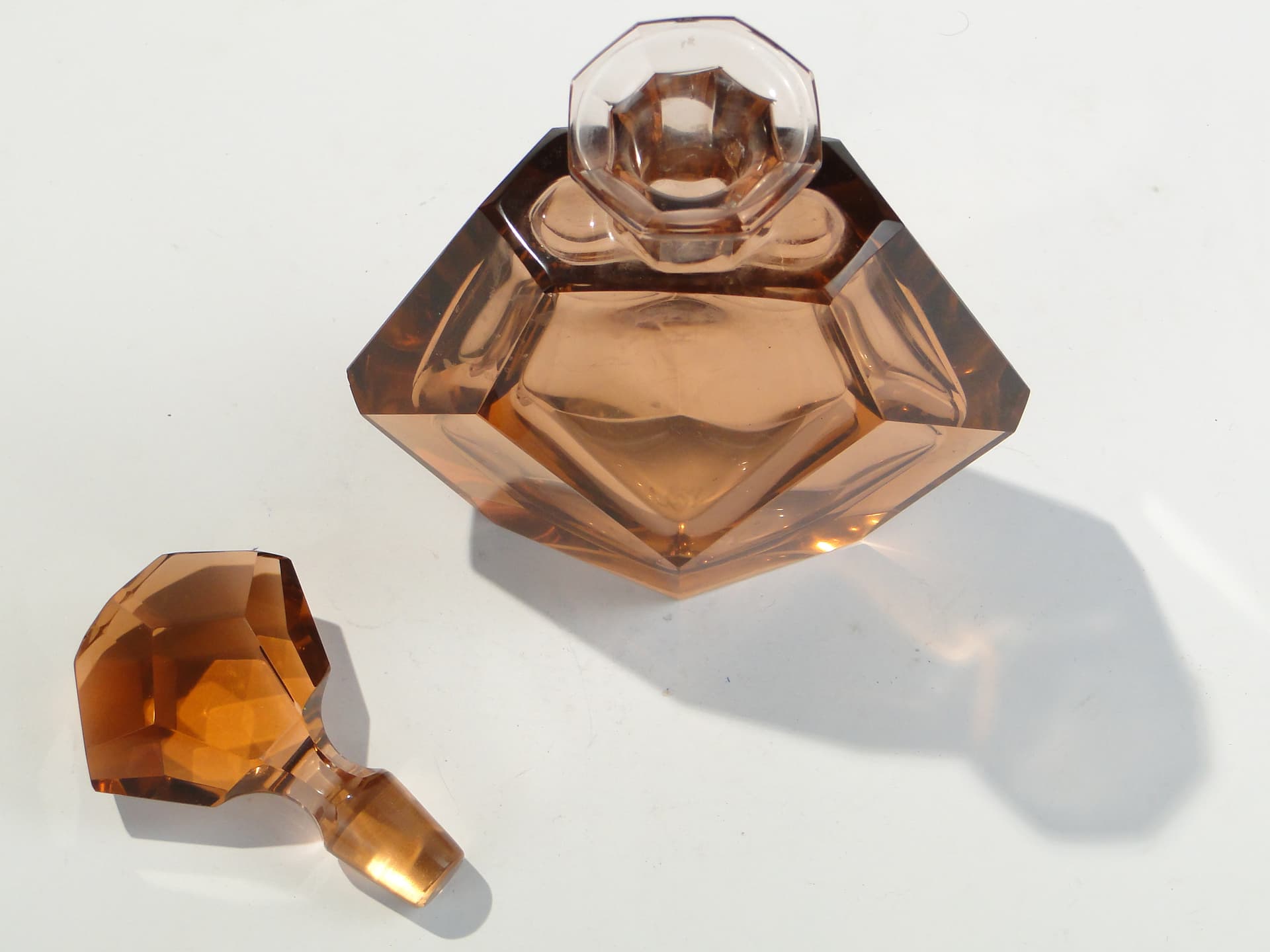 Decanter Art Deco, rosaline, crystal, attributed to Moser, Czechoslovakia, 1930s - 377925