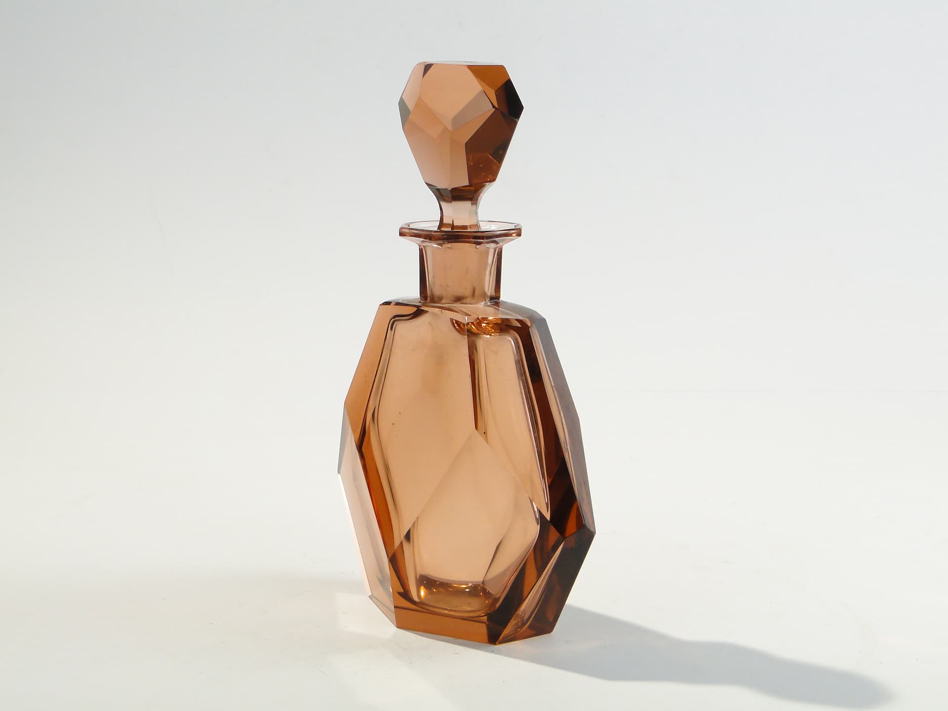 Decanter Art Deco, rosaline, crystal, attributed to Moser, Czechoslovakia, 1930s - 377929