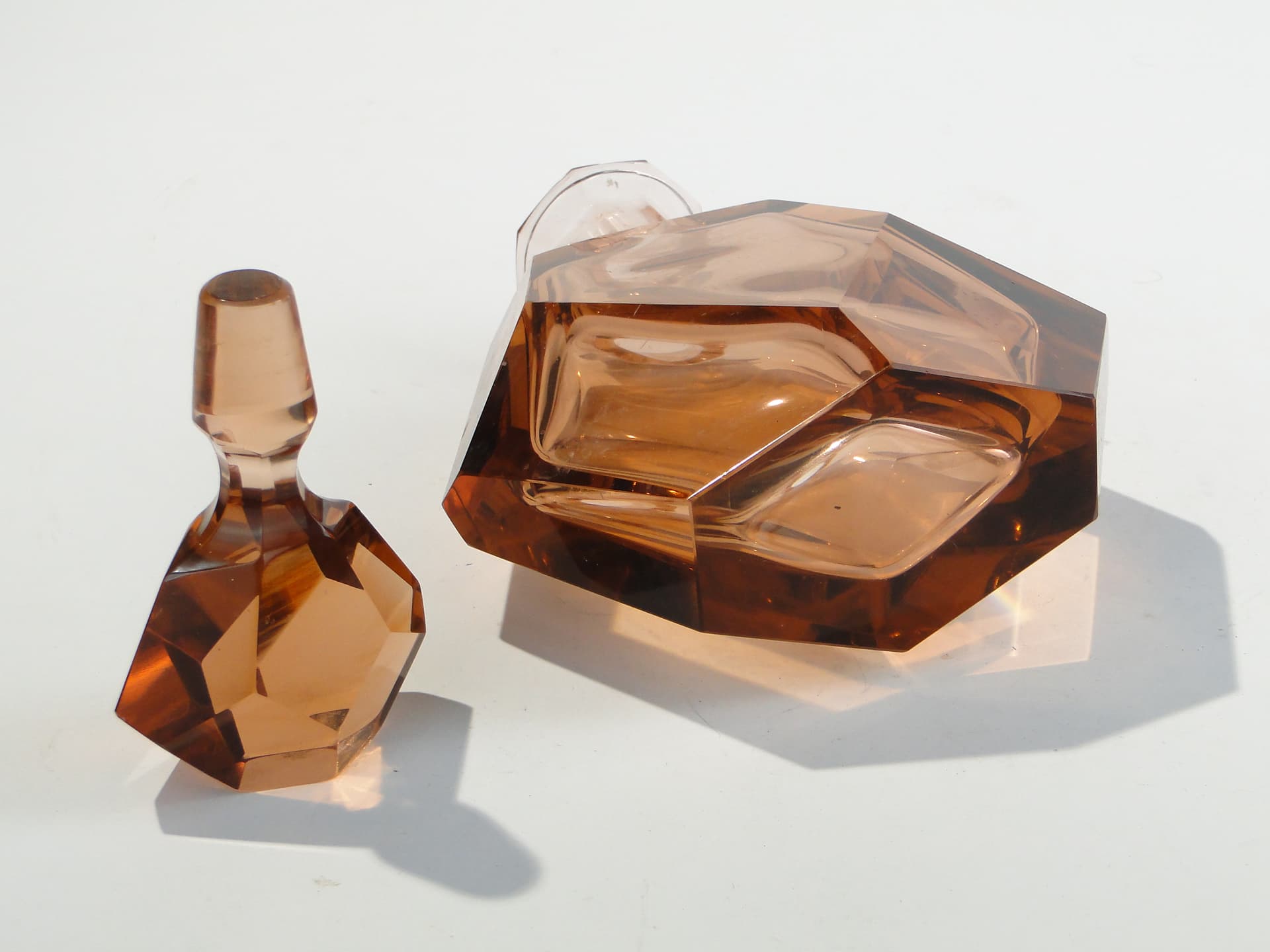 Decanter Art Deco, rosaline, crystal, attributed to Moser, Czechoslovakia, 1930s - 377919