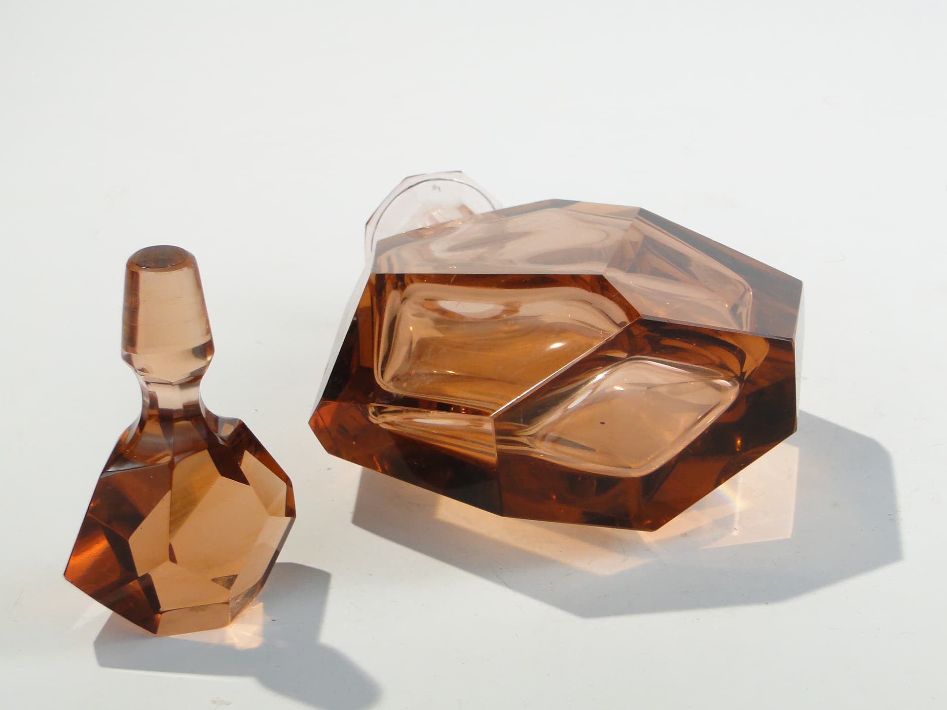 Decanter Art Deco, rosaline, crystal, attributed to Moser, Czechoslovakia, 1930s - 377918