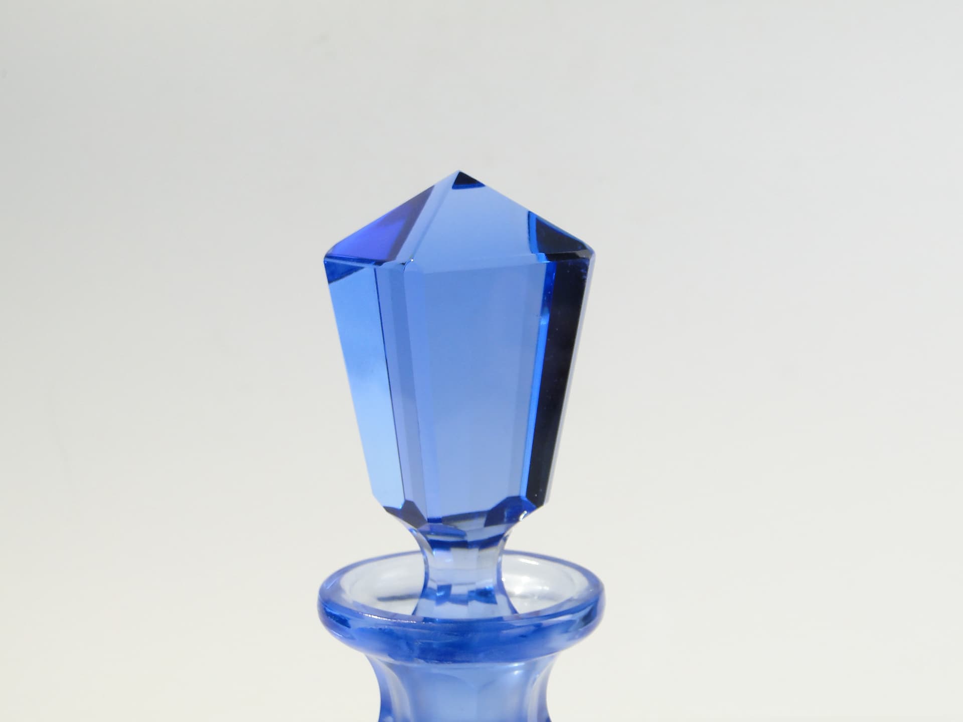 Decanter Art Deco, blue crystal, Europe, 1930s - 377957