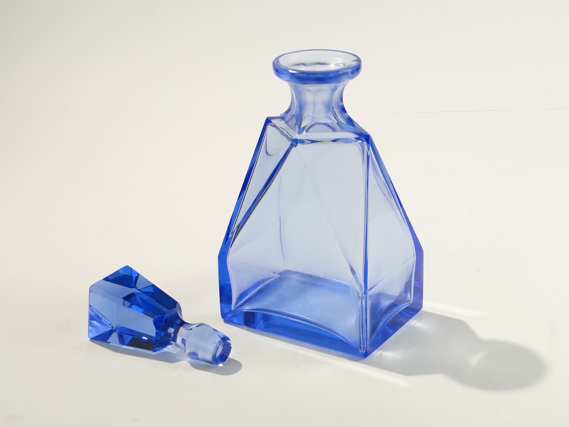 Decanter Art Deco, blue crystal, Europe, 1930s - 377954