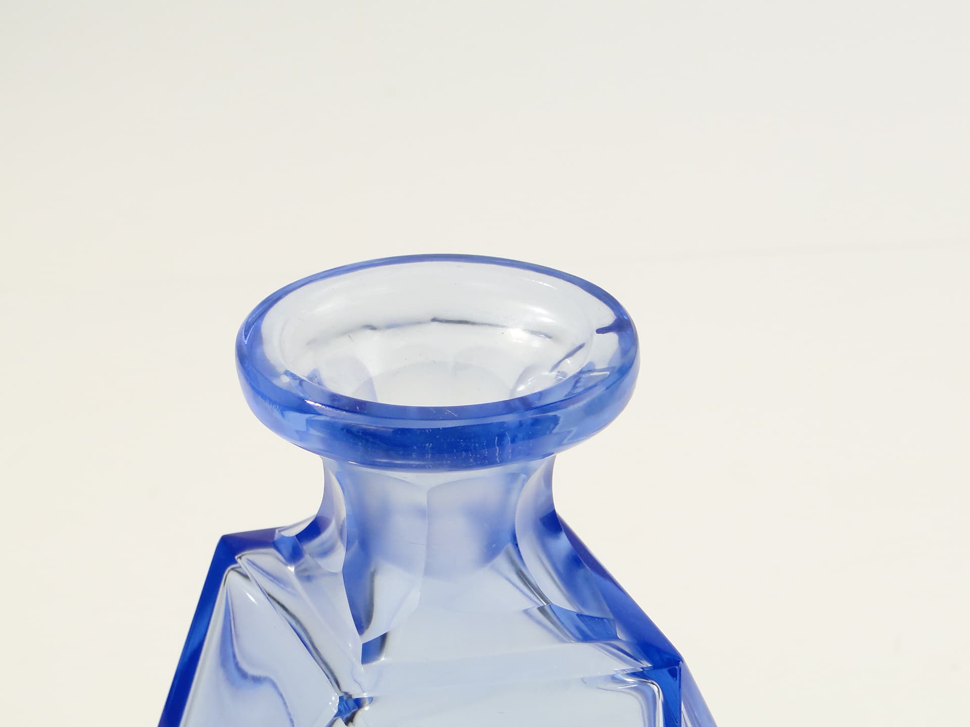 Decanter Art Deco, blue crystal, Europe, 1930s - 377962