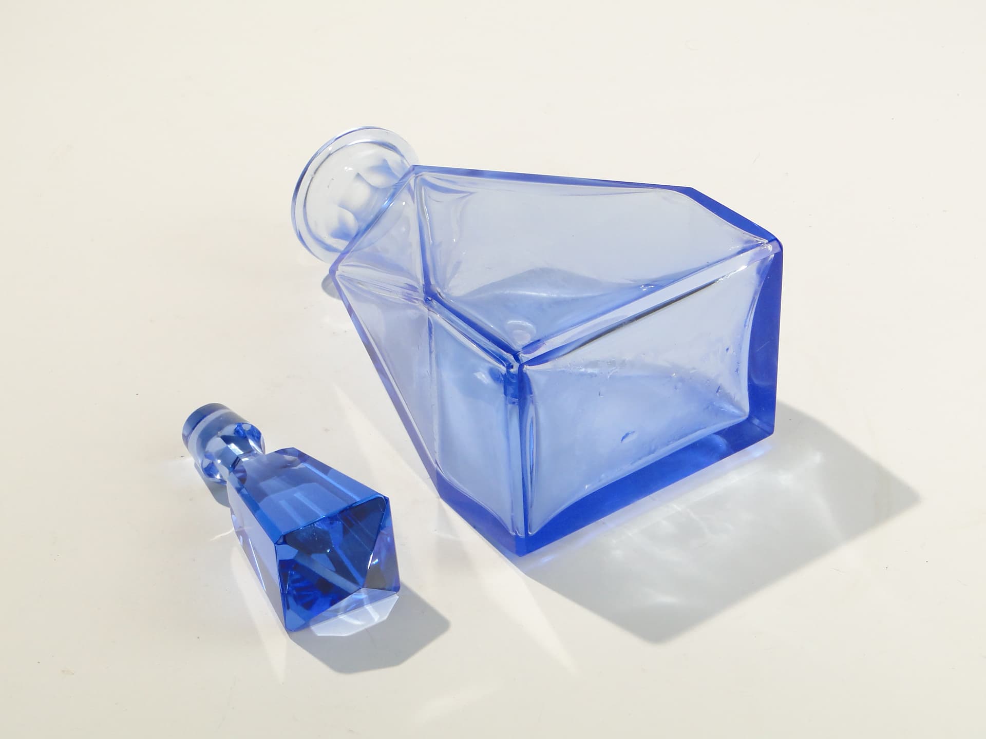 Decanter Art Deco, blue crystal, Europe, 1930s - 377955