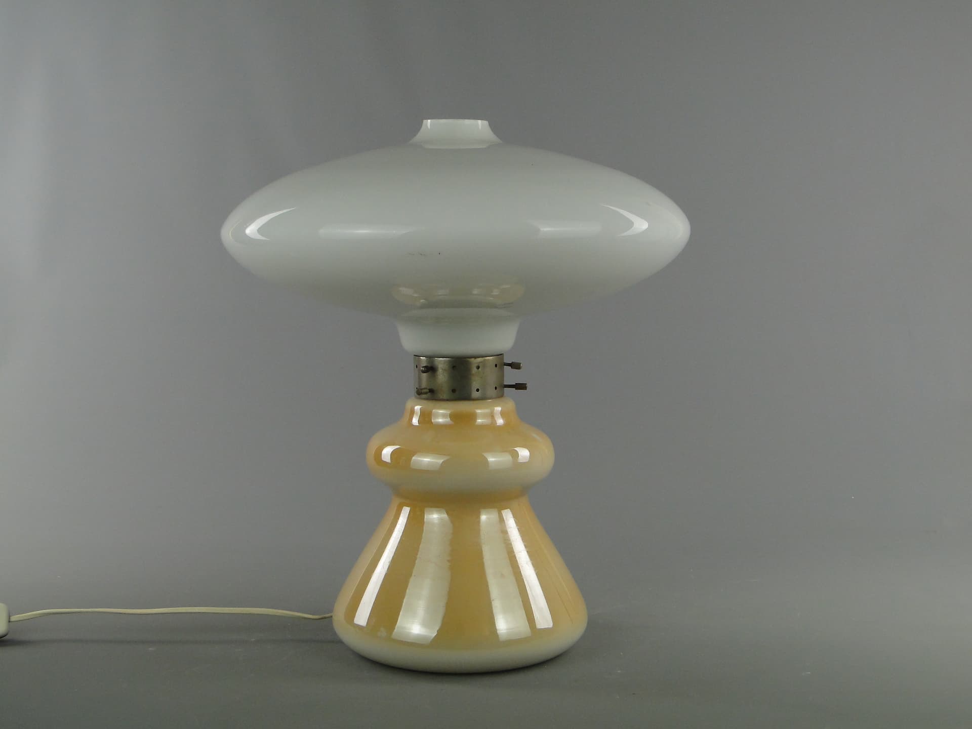 Lampa stołowa, brązowy szkło, biały szkło, metal, Zakłady Elektryczne Virtpol, Polska, lata 50. - 377989