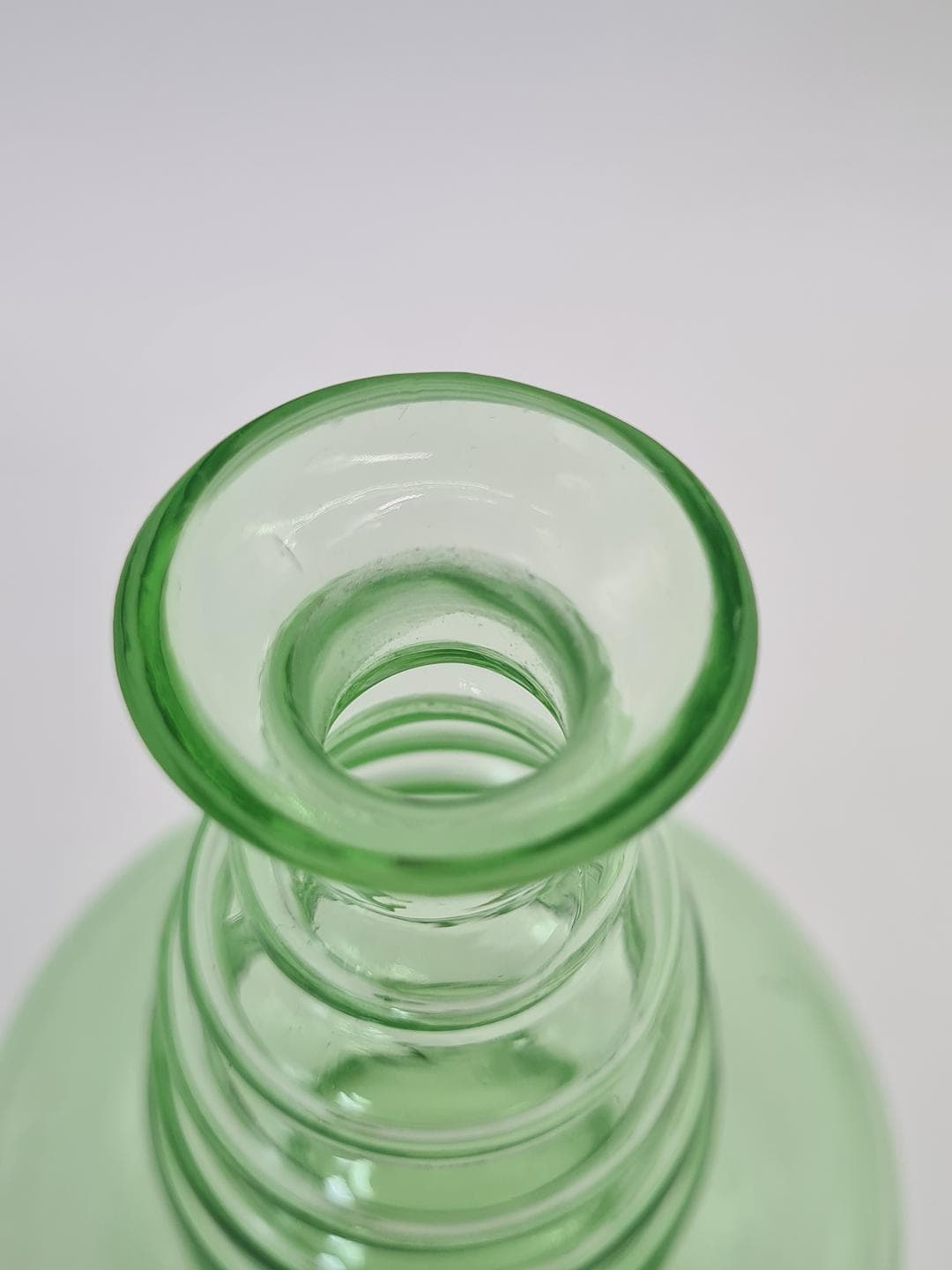 Zestaw likierowy Art déco, szkło zielone, Czechy, lata 20. - 378155