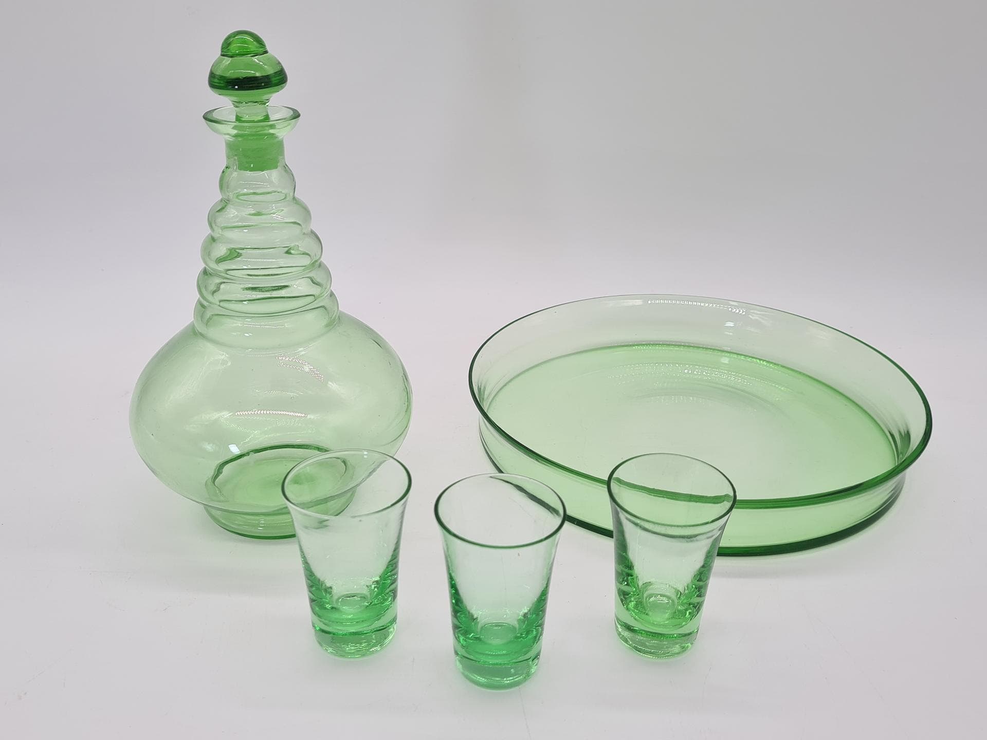 Zestaw likierowy Art déco, szkło zielone, Czechy, lata 20. - 378152