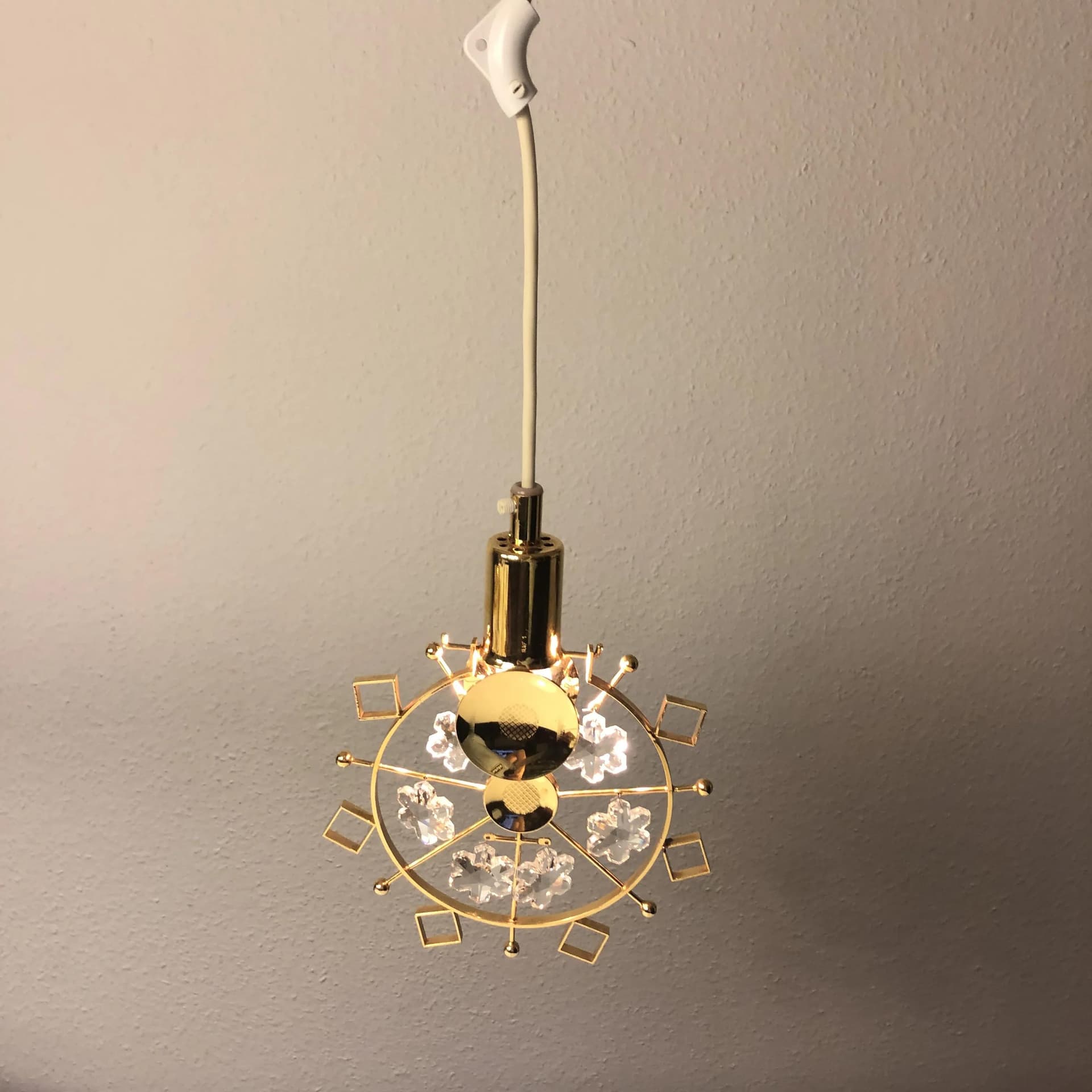 Lampa wisząca, złocona miedź, kryształ, Szwecja, lata 70. - 27714