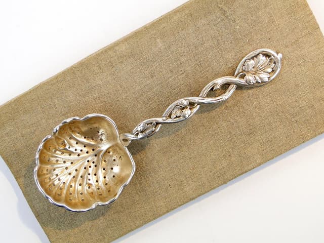 Gilt Art Nouveau Slotted Pickle Spoon, Bracia Henneberg, Poland, 1920s - DIMENSION