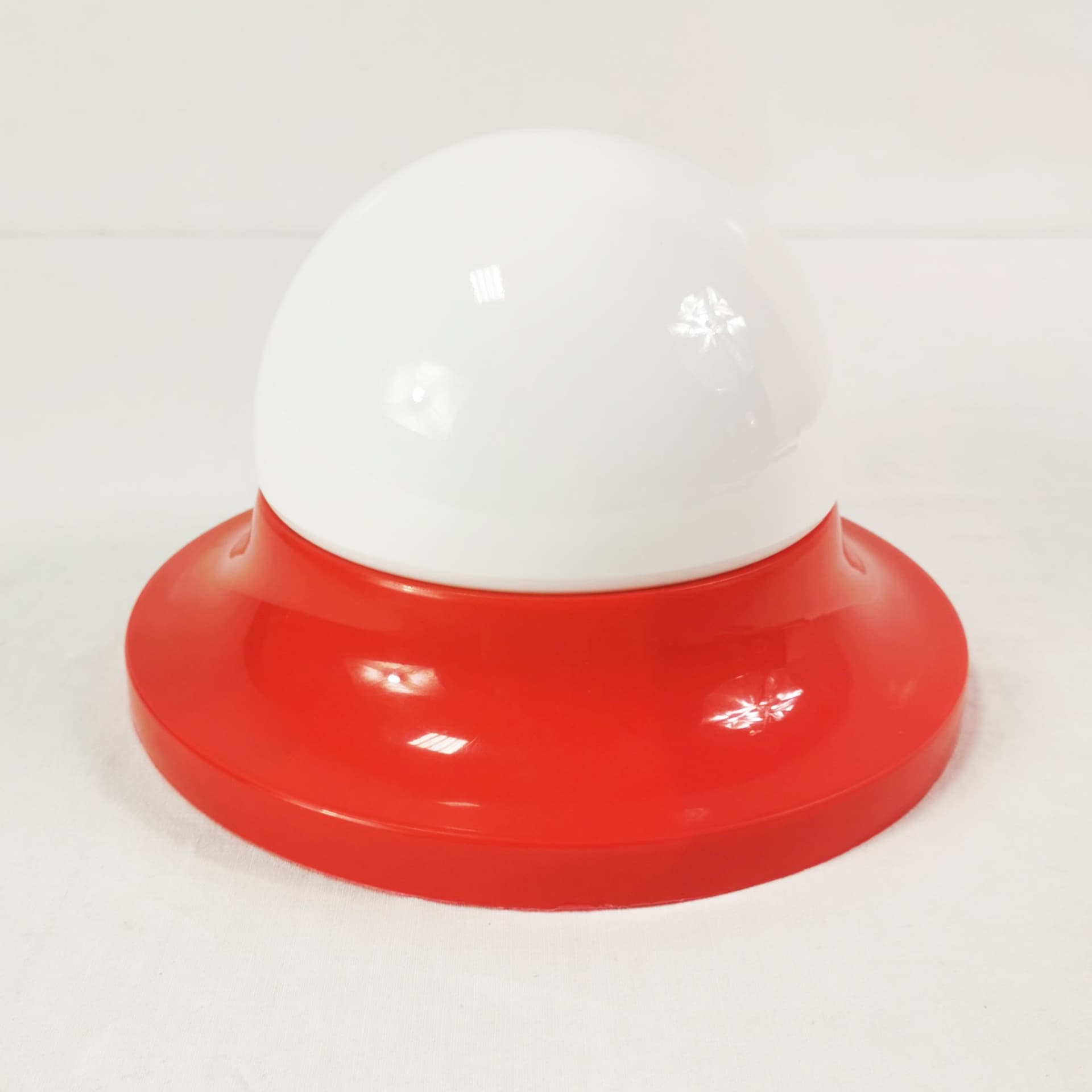 Lampa Space Age, plastik czerwony, szkło białe, Polska, lata 60. - 381694