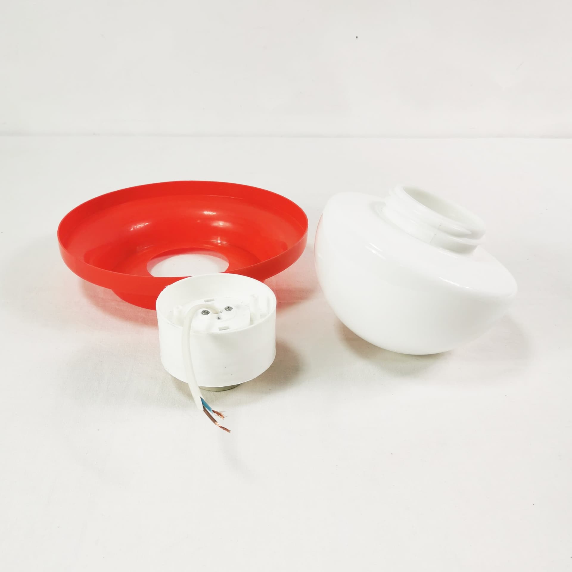 Lampa Space Age, plastik czerwony, szkło białe, Polska, lata 60. - 381696