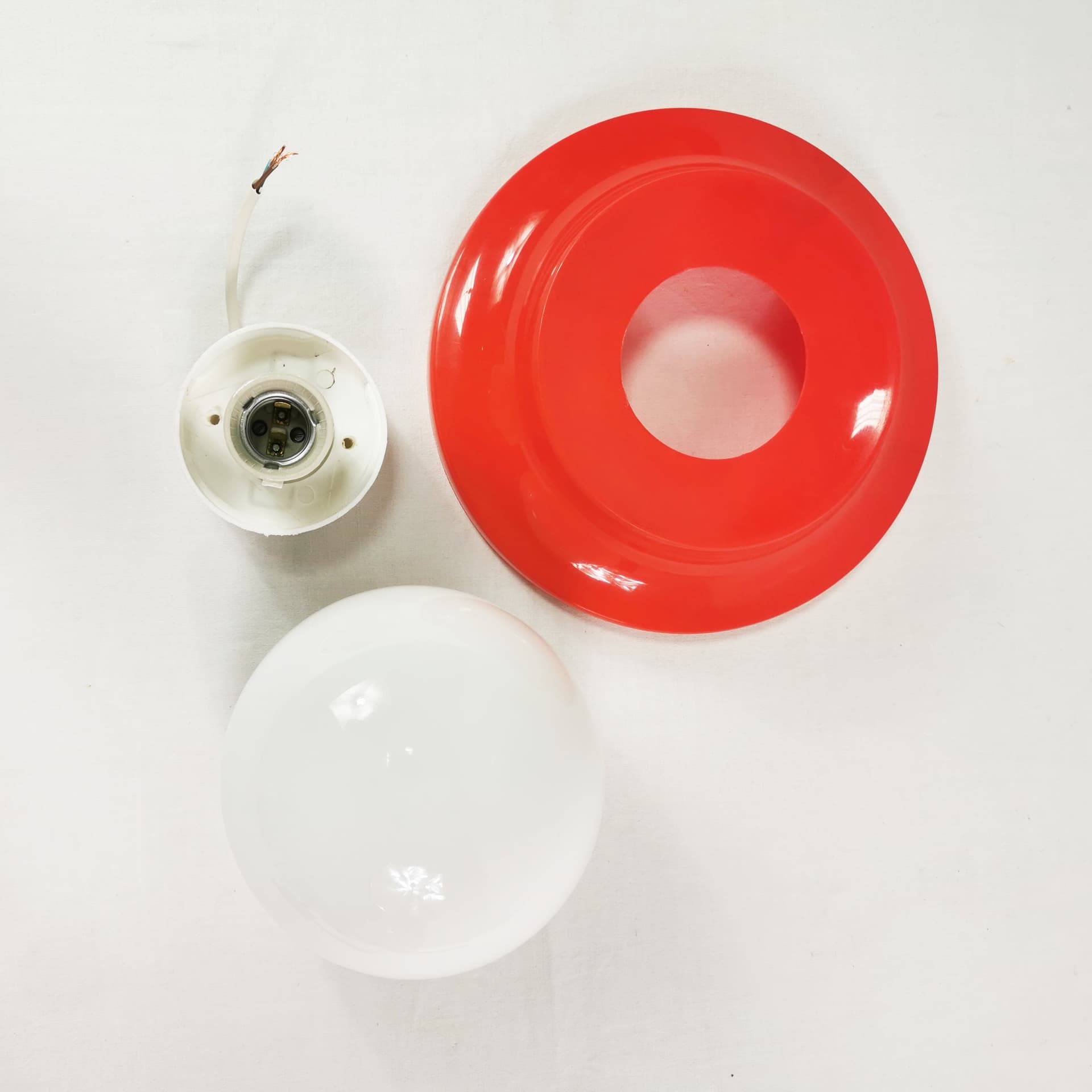 Lampa Space Age, plastik czerwony, szkło białe, Polska, lata 60. - 381701