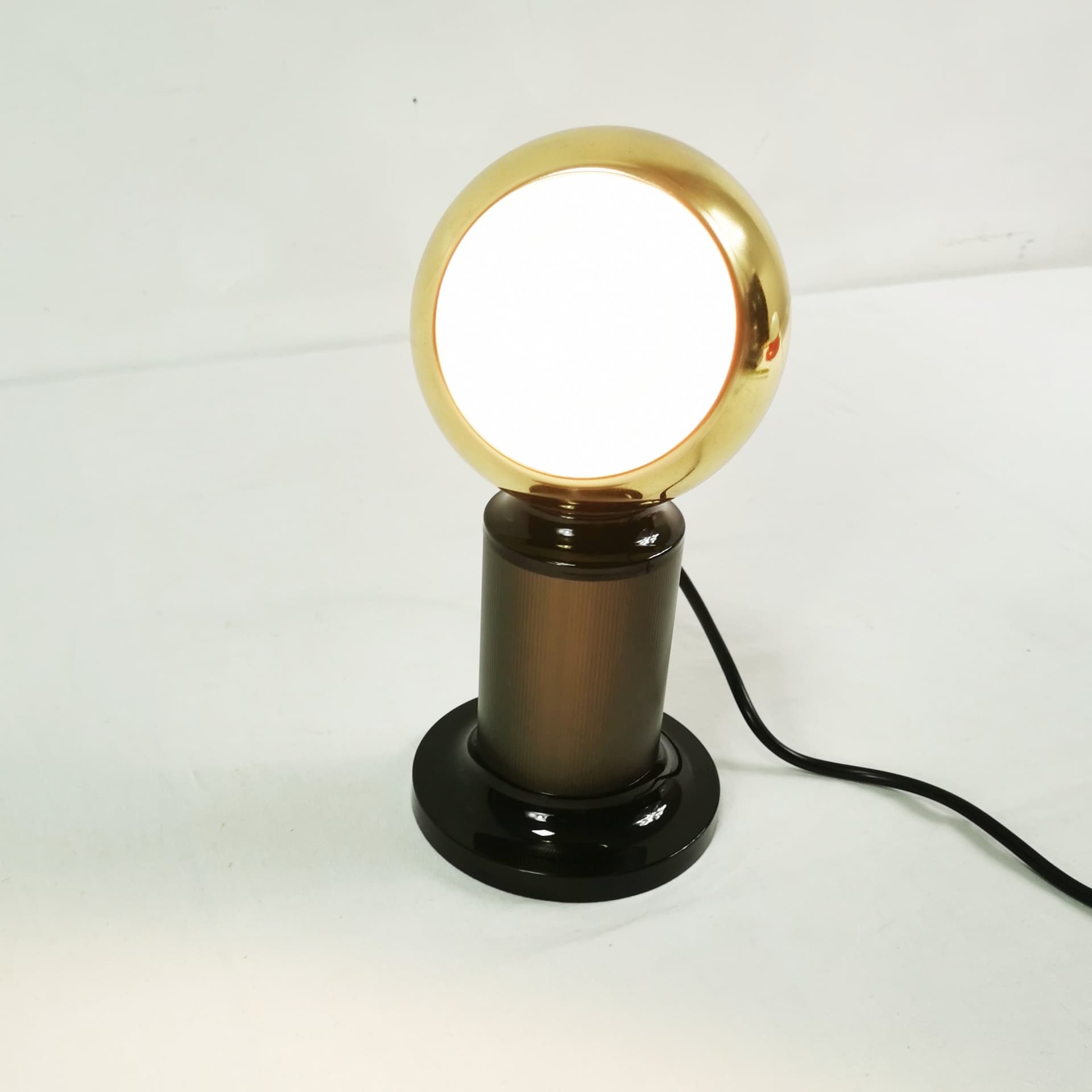 Lampa stołowa Space Age, metal złoty, plastik czarny, Berendsohn, Niemcy, lata 70. - 381714