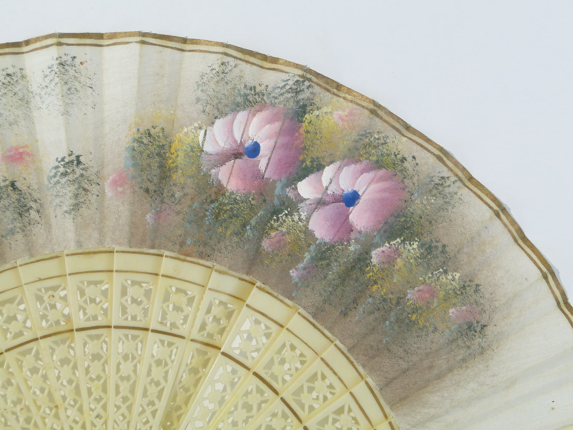 Fan, beige, celluloid canvas, Western Europe, early 20th century - 381795