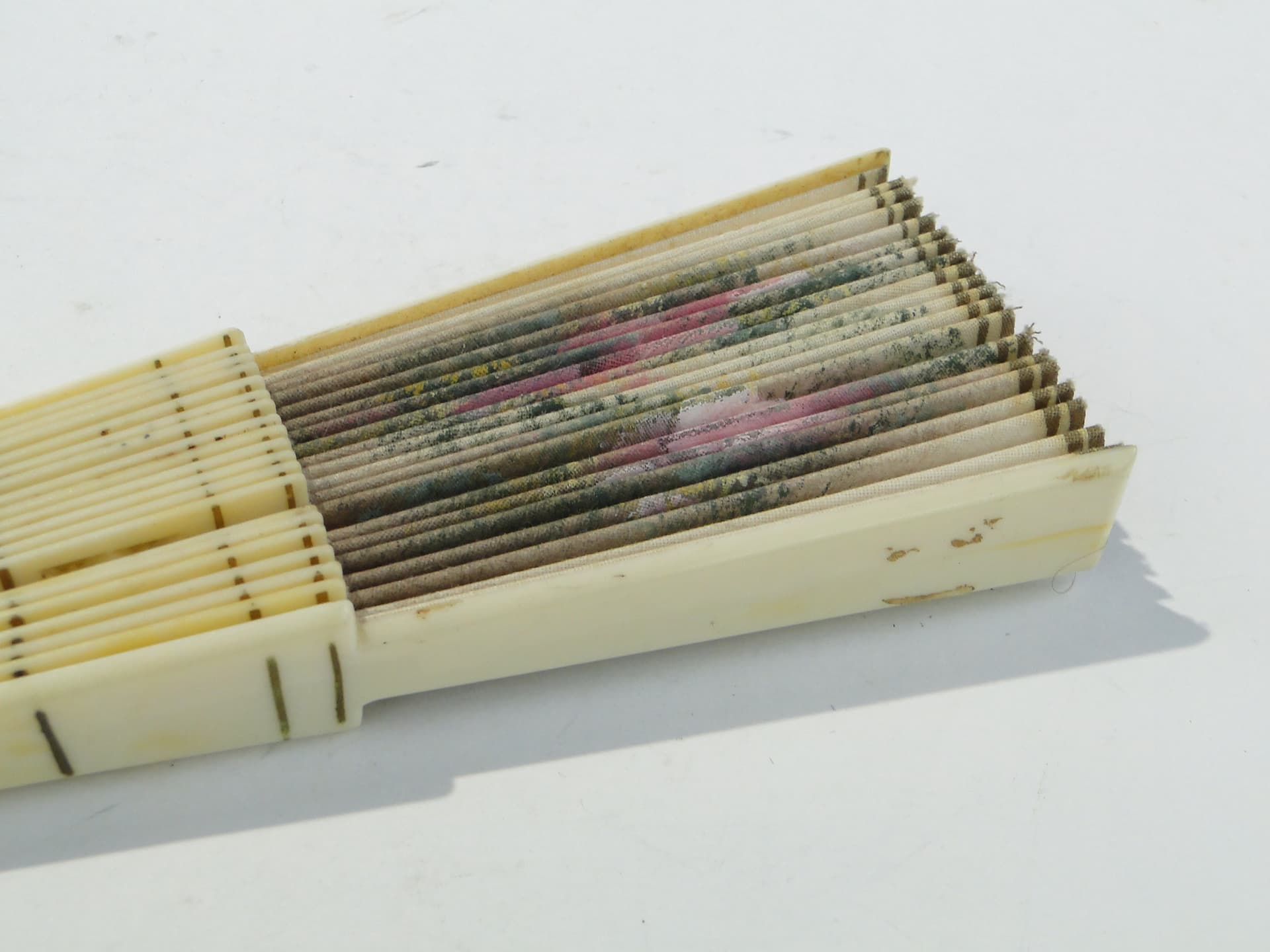 Fan, beige, celluloid canvas, Western Europe, early 20th century - 381797
