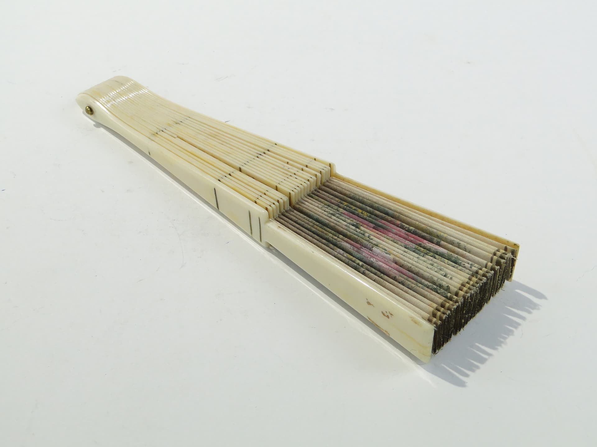 Fan, beige, celluloid canvas, Western Europe, early 20th century - 381792