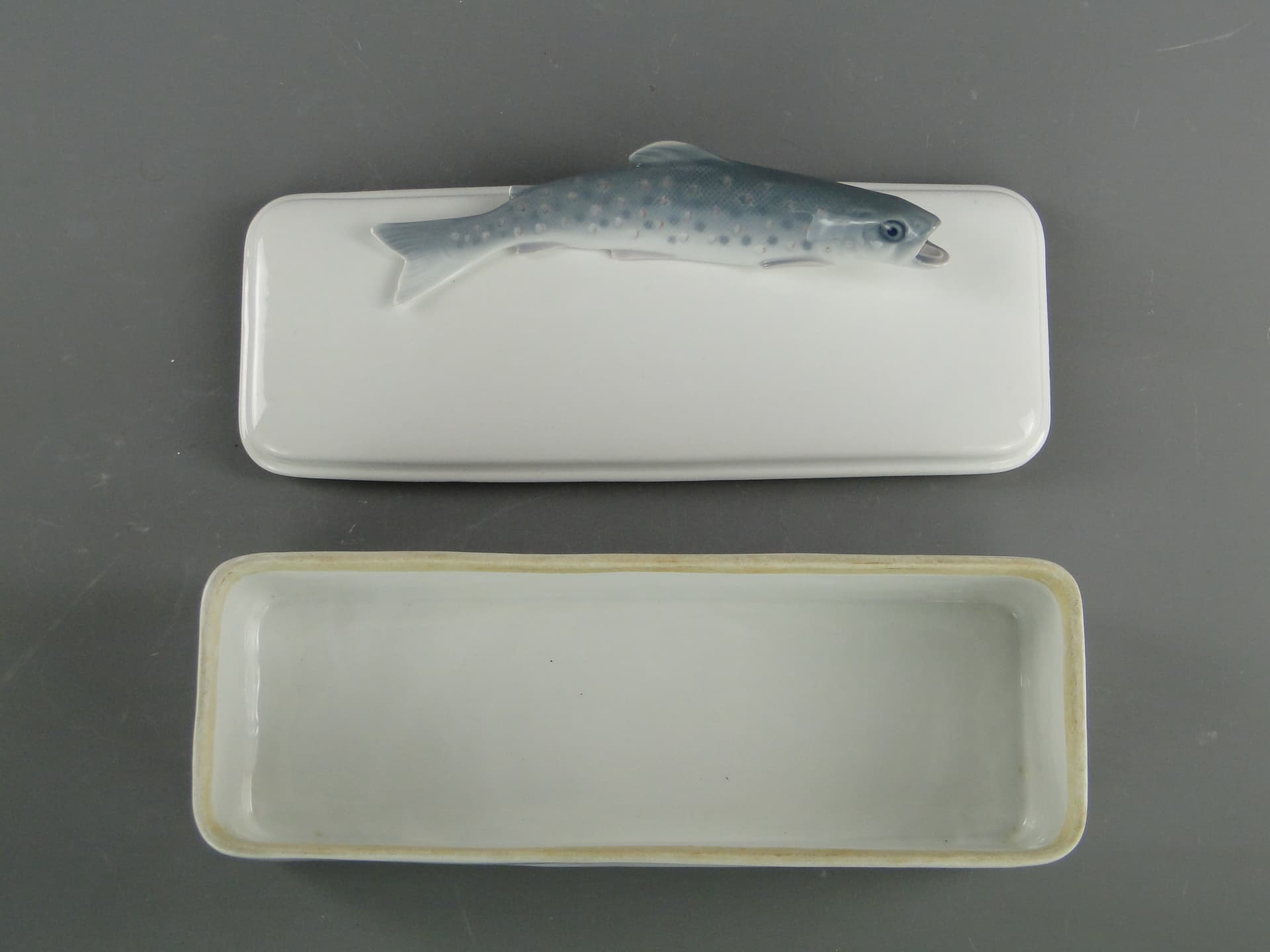 Kitchen container with trout, white porcelain, Rosenthal, Germany, early 20th century - 381830