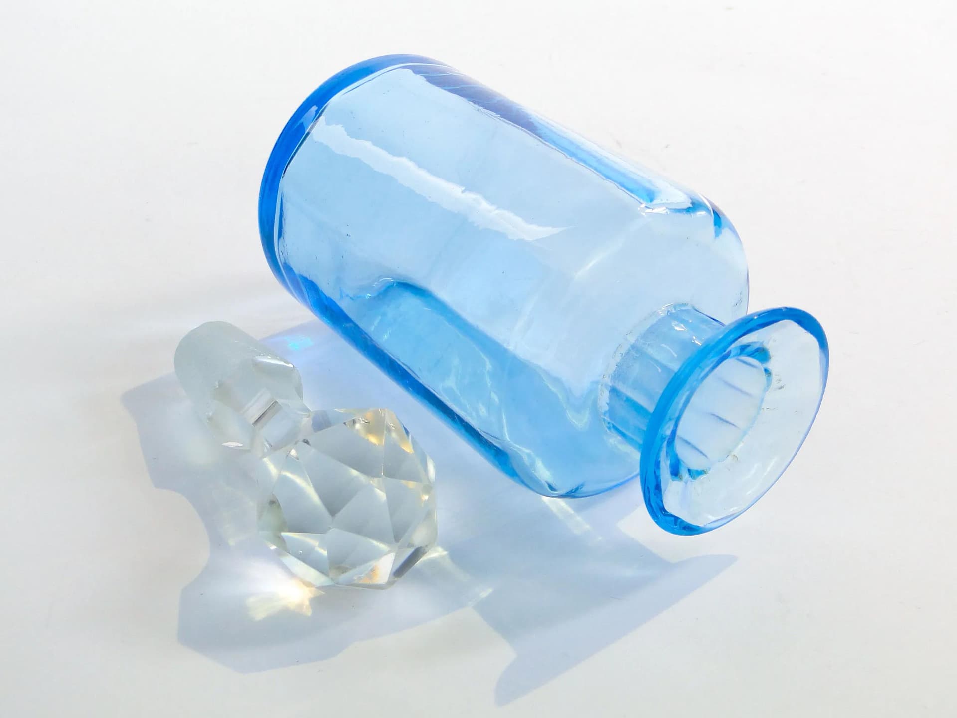 Perfume Bottle, blue crystal, Baccarat, France, early 20th c. - 28324