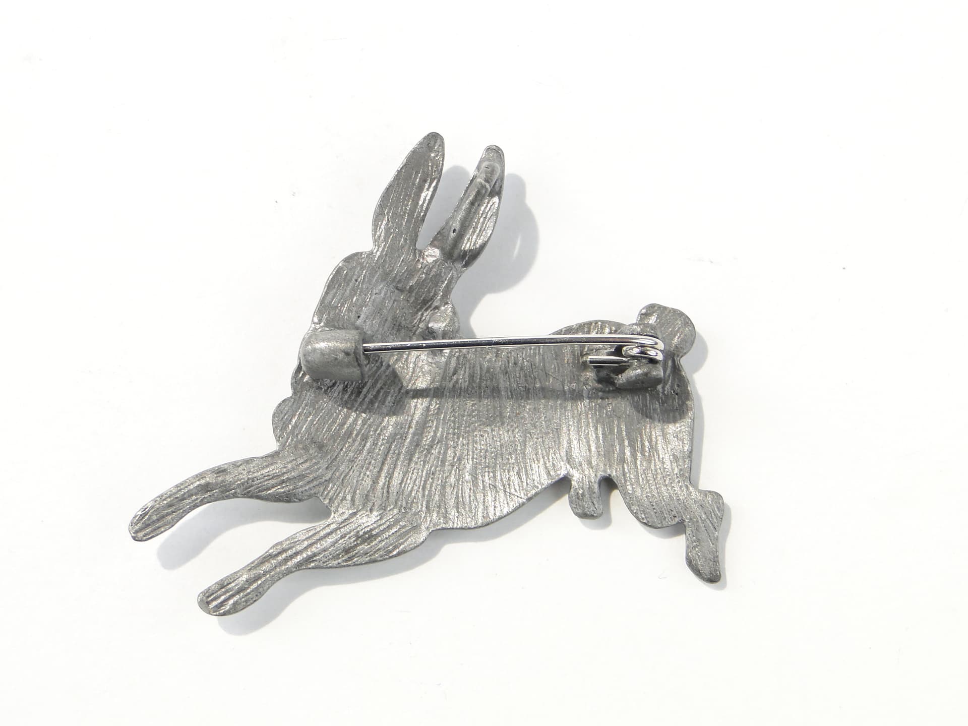 Brooch and Pendant Running Hare, silver grey, other metal, United Kingdom, 1960s. - 385627