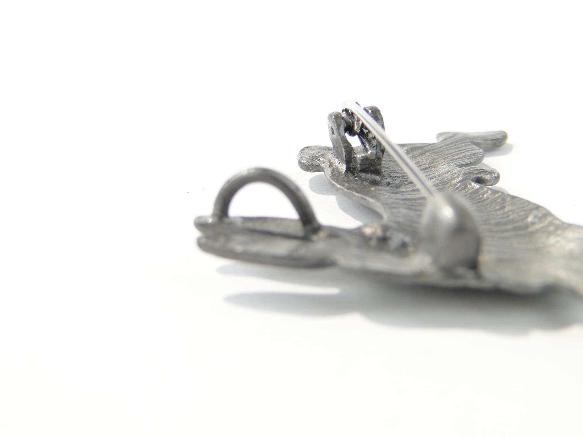 Brooch and Pendant Running Hare, silver grey, other metal, United Kingdom, 1960s. - 385628