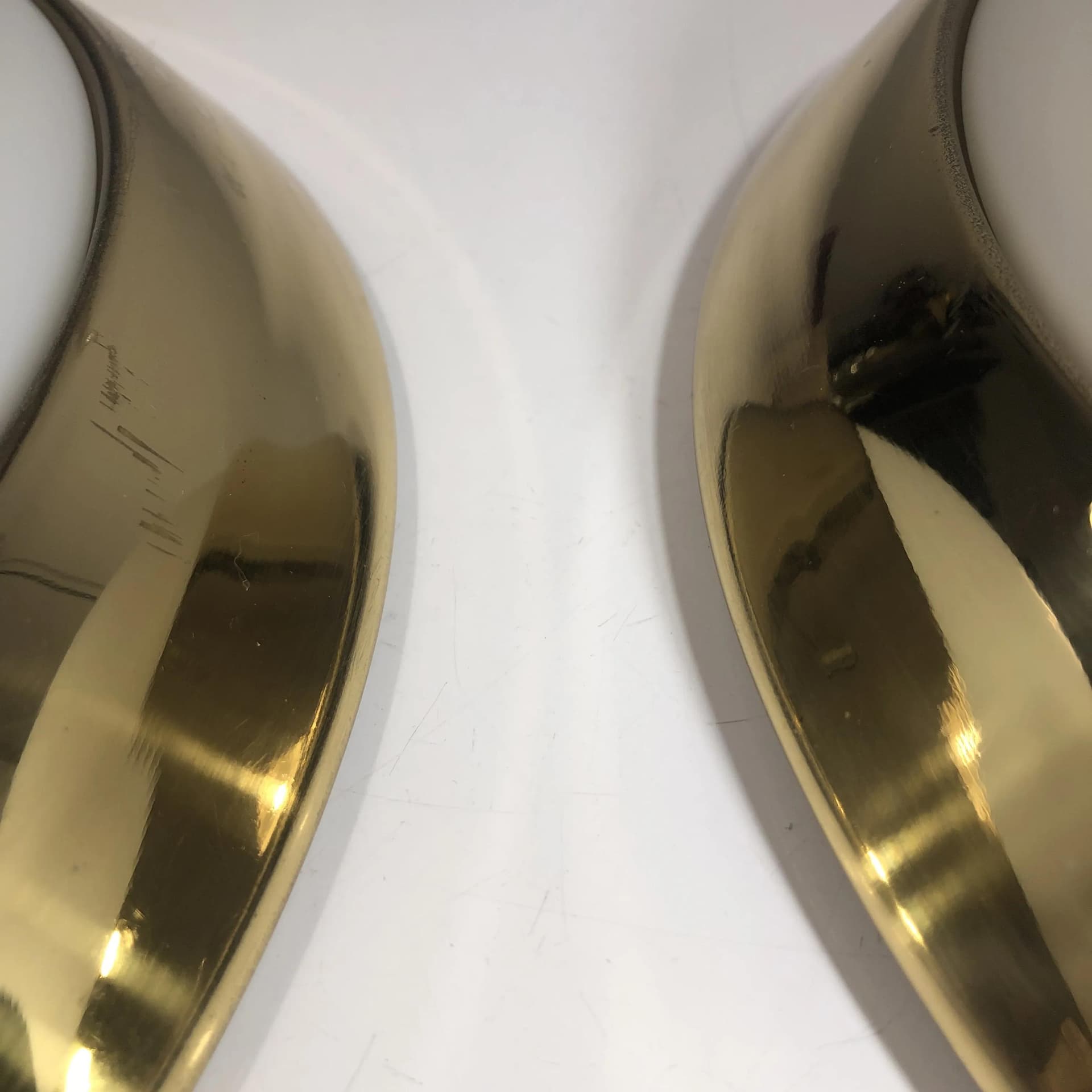 Białe kinkiety z opałowego szkła i złoconej stali, Böhmer Leuchten, Niemcy, lata 90. - 28555