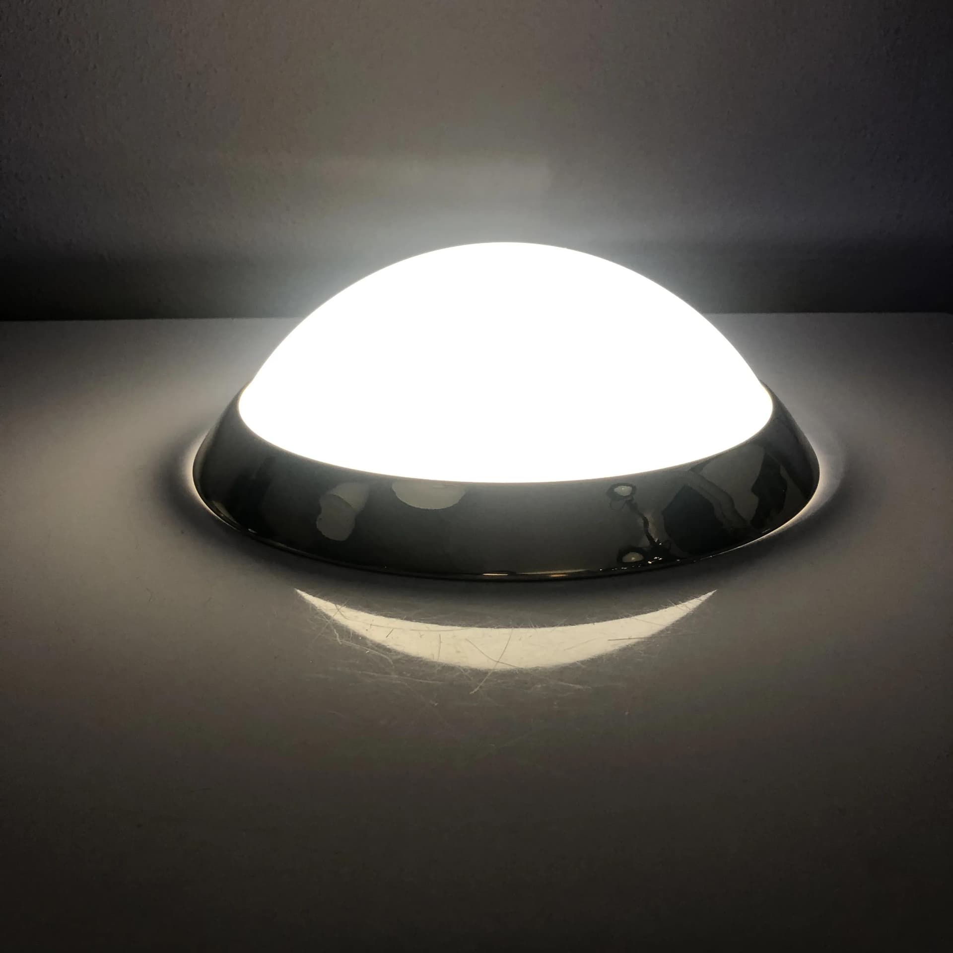 Białe kinkiety z opałowego szkła i złoconej stali, Böhmer Leuchten, Niemcy, lata 90. - 28554