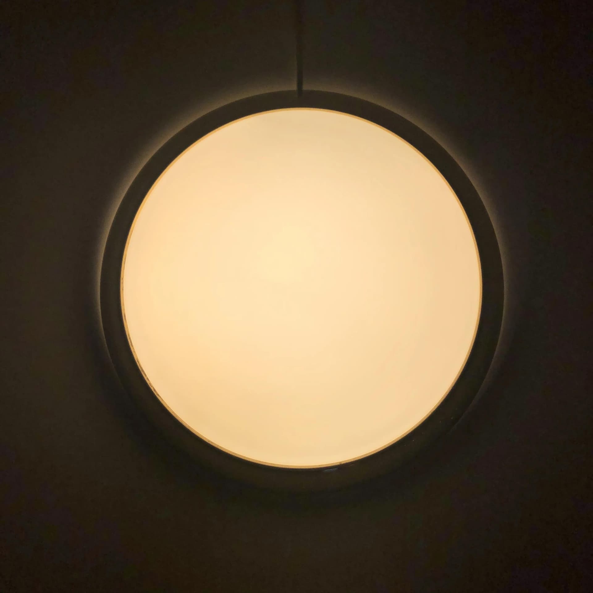 Białe kinkiety z opałowego szkła i złoconej stali, Böhmer Leuchten, Niemcy, lata 90. - 28552