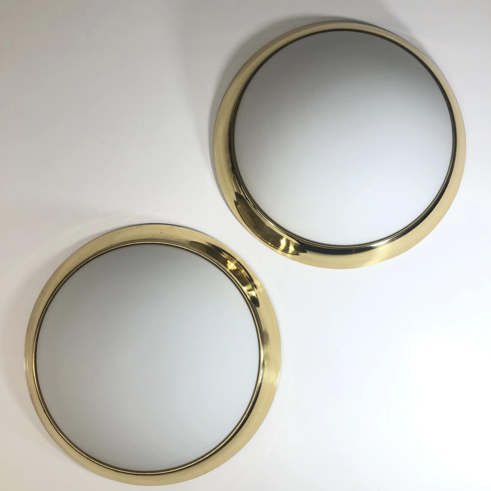 Białe kinkiety z opałowego szkła i złoconej stali, Böhmer Leuchten, Niemcy, lata 90. - 28551