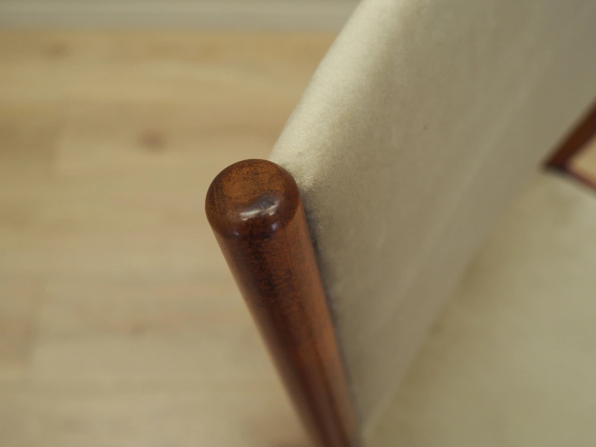 Komplet sześciu krzeseł, mahon beżowy velvet, Skovby Møbelfabrik, Dania, lata 70. - 28353