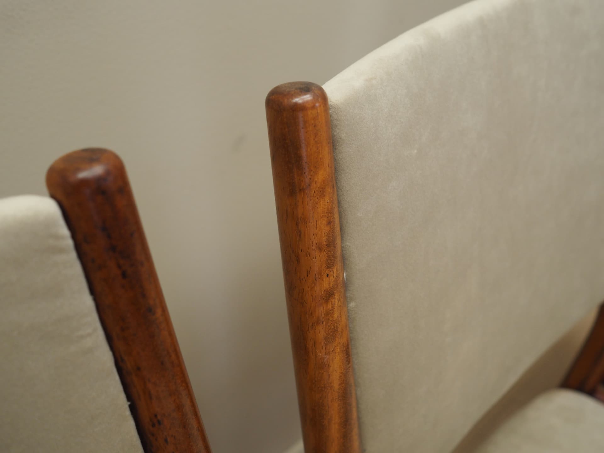 Komplet sześciu krzeseł, mahon beżowy velvet, Skovby Møbelfabrik, Dania, lata 70. - 65987