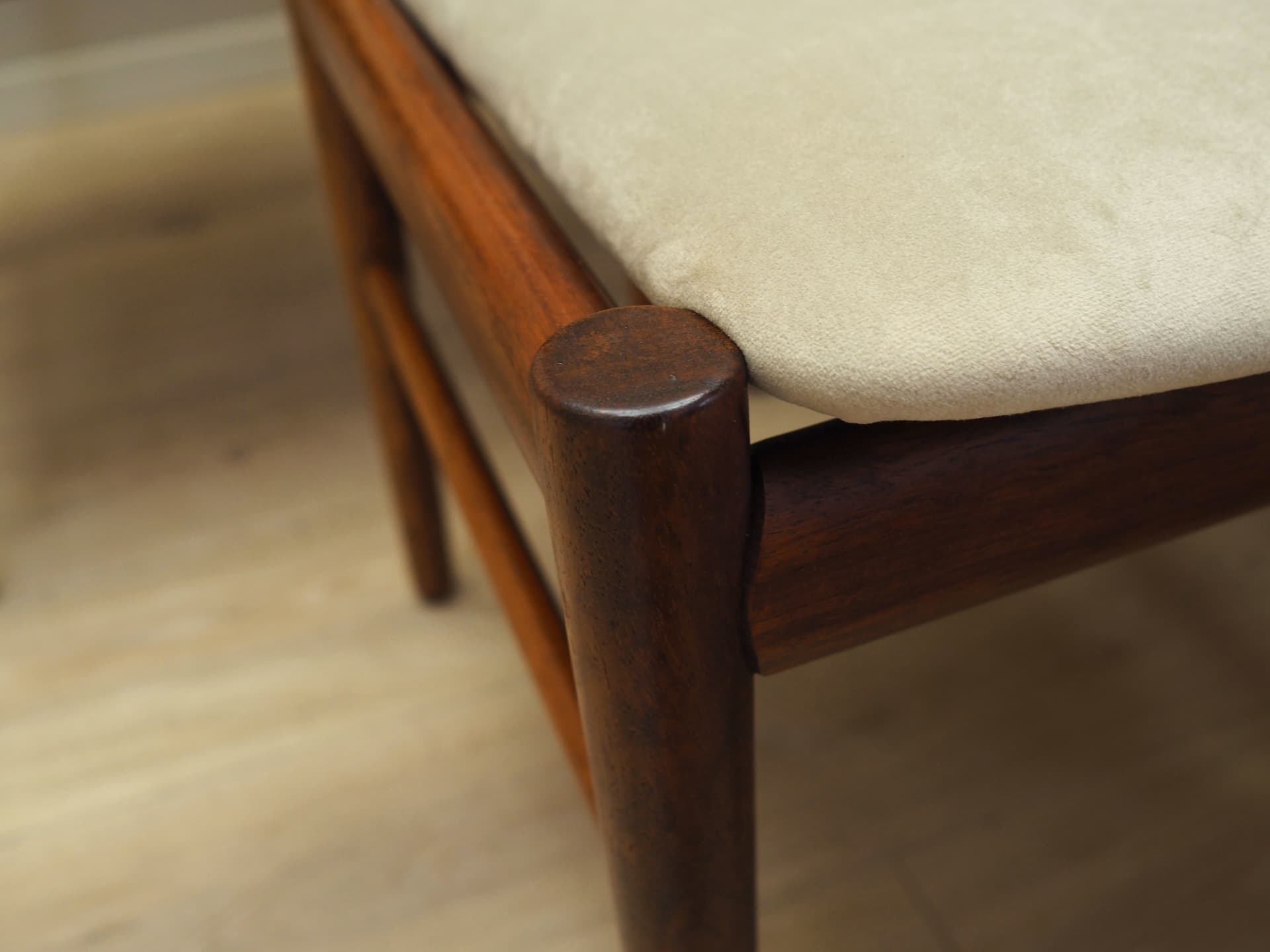 Komplet sześciu krzeseł, mahon beżowy velvet, Skovby Møbelfabrik, Dania, lata 70. - 65986