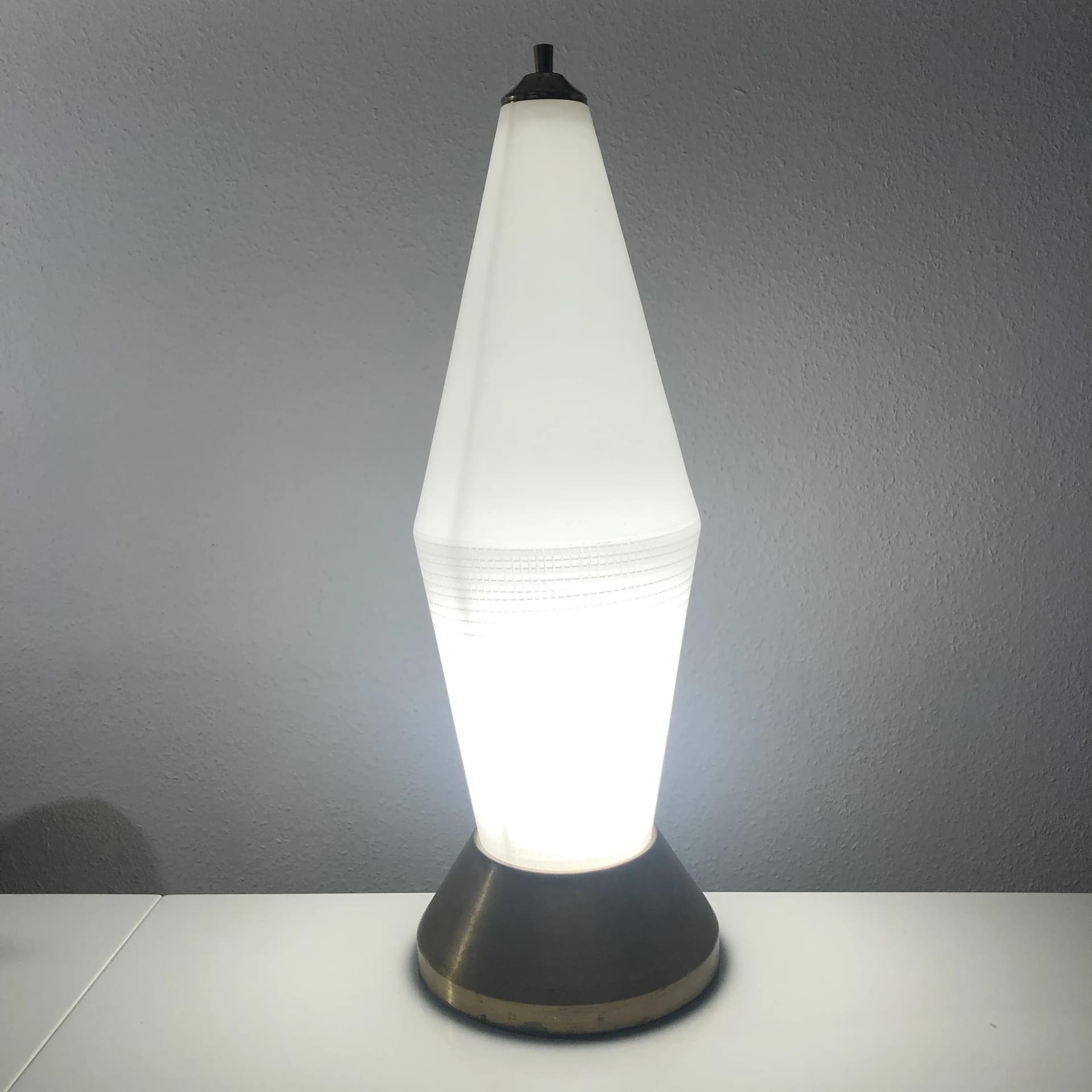 Lampa podłogowa Art Deco, szkło białe, mosiądz, Niemcy, lata 60. - 28546