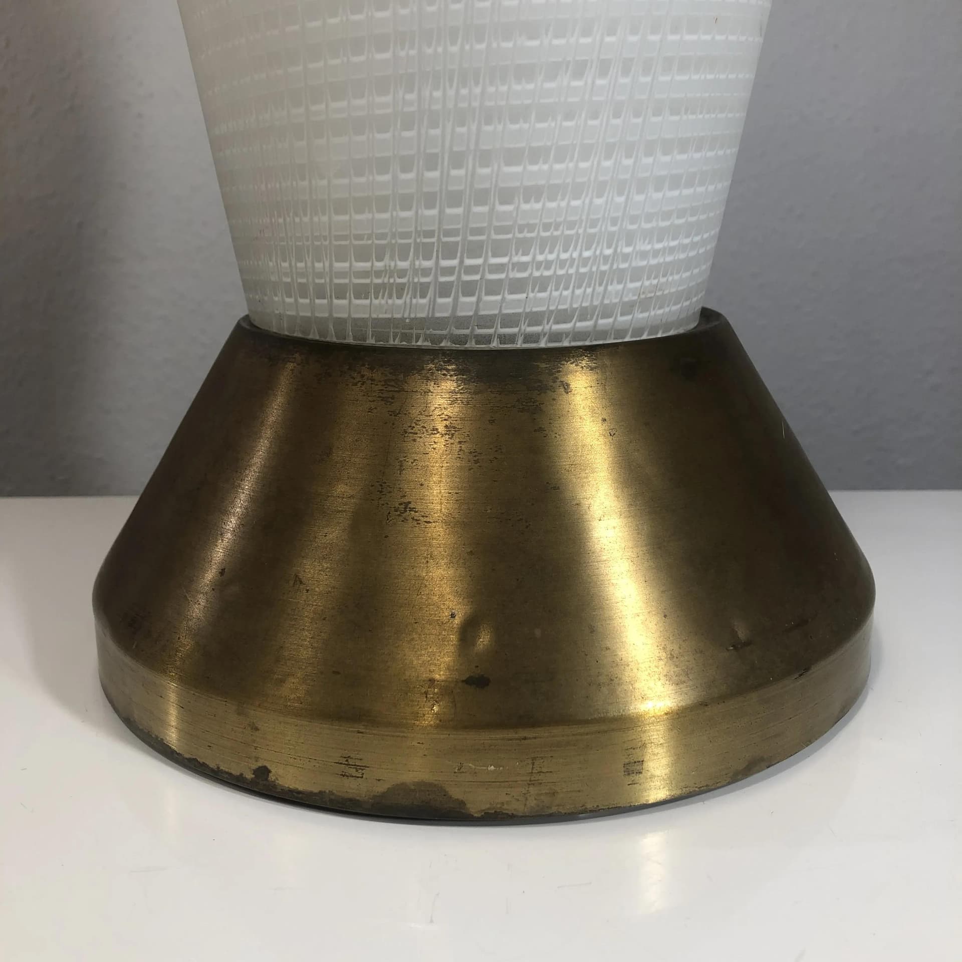 Lampa podłogowa Art Deco, szkło białe, mosiądz, Niemcy, lata 60. - 28544