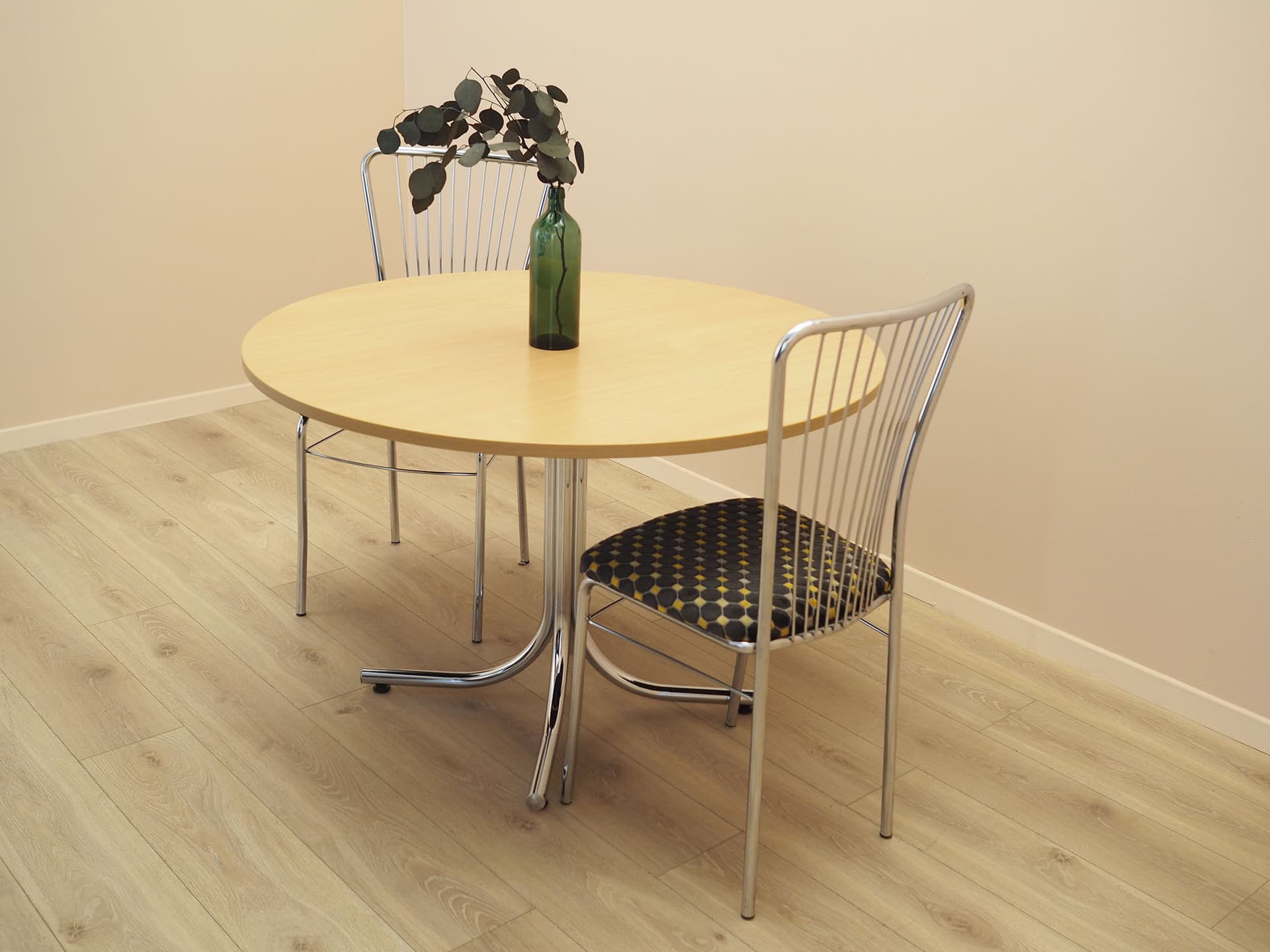 Round table, beige laminate, silver polished steel, Italy, 1980s. - 387671