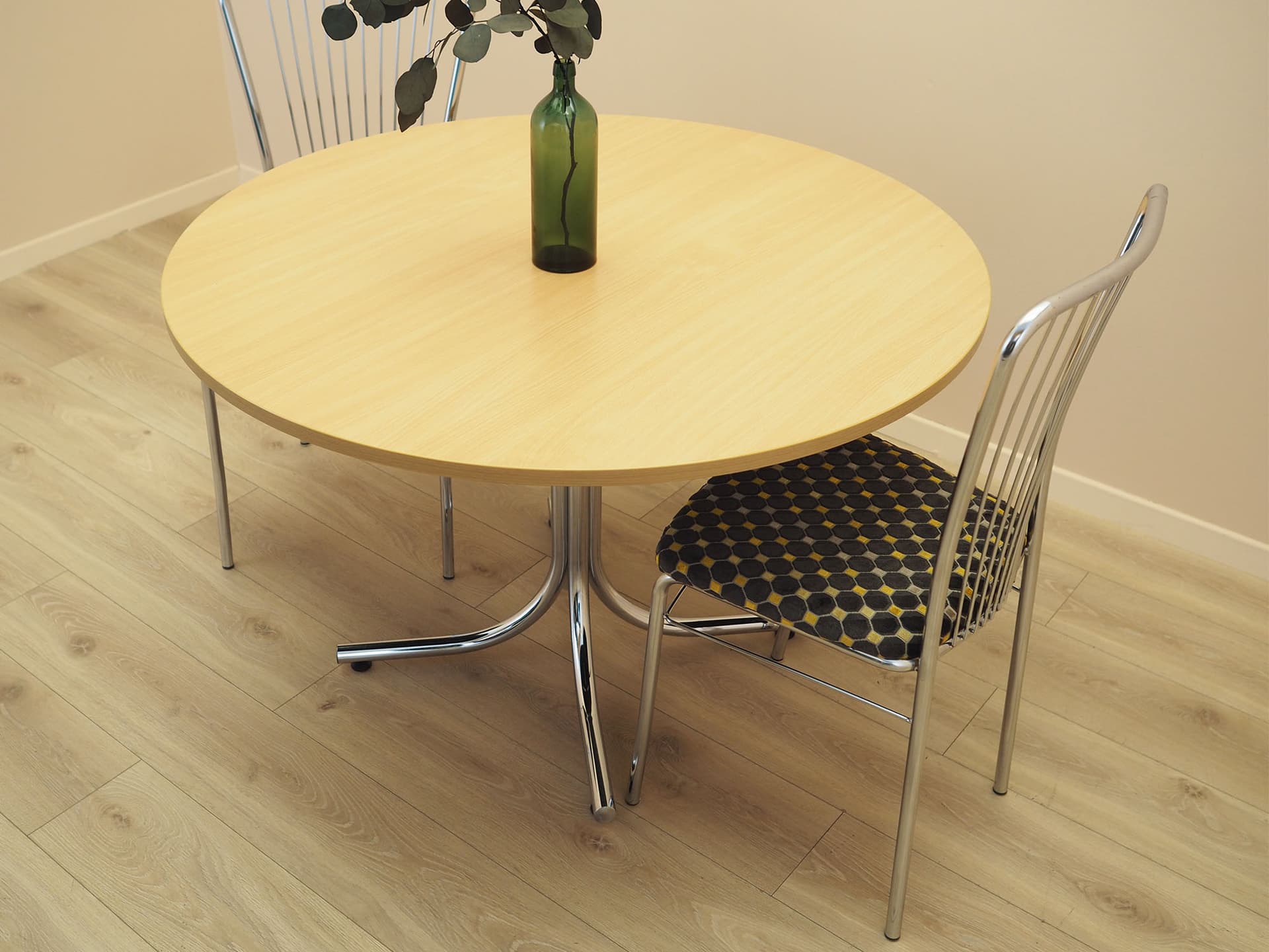 Round table, beige laminate, silver polished steel, Italy, 1980s. - 387672