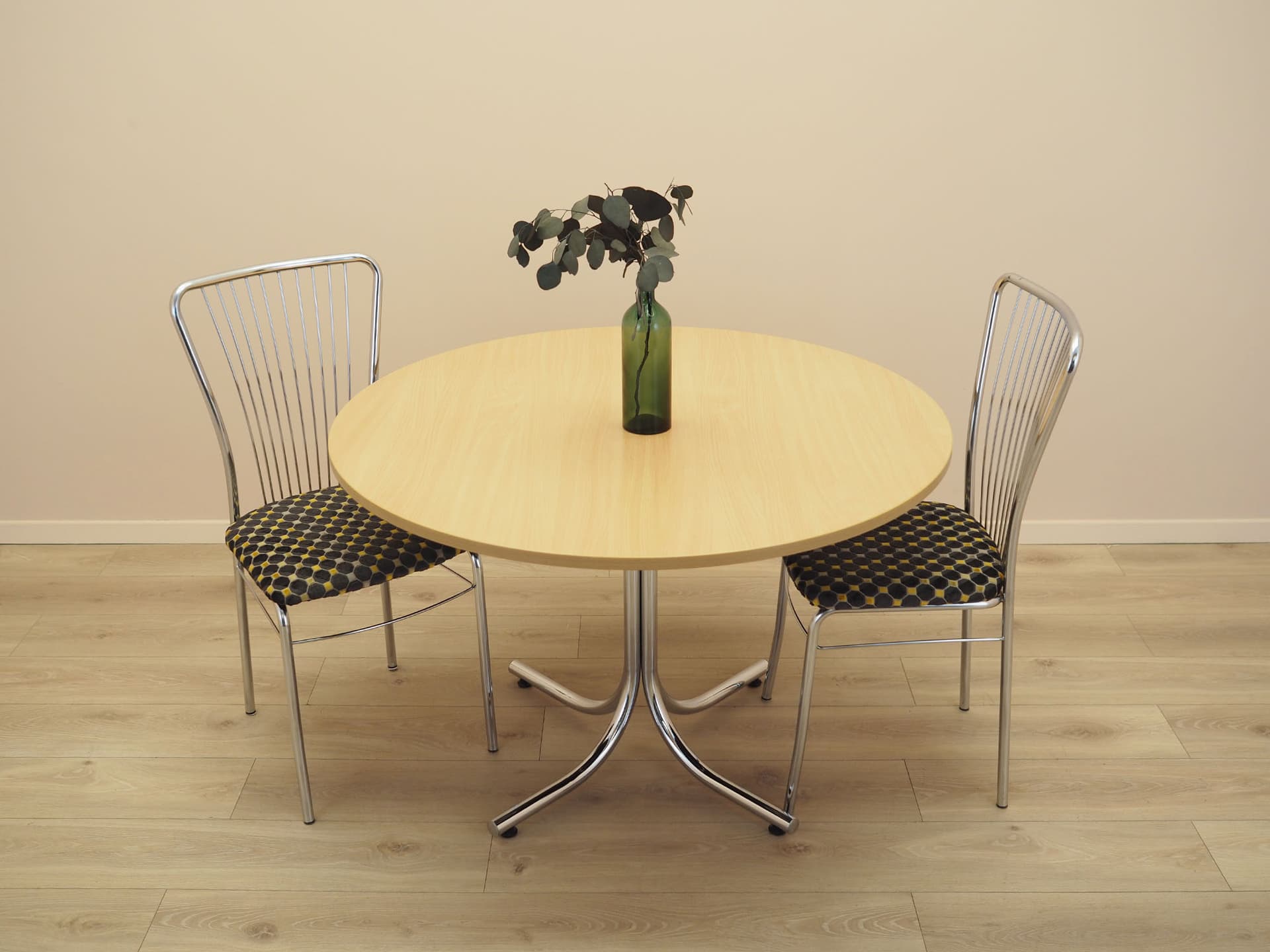 Round table, beige laminate, silver polished steel, Italy, 1980s. - 387674
