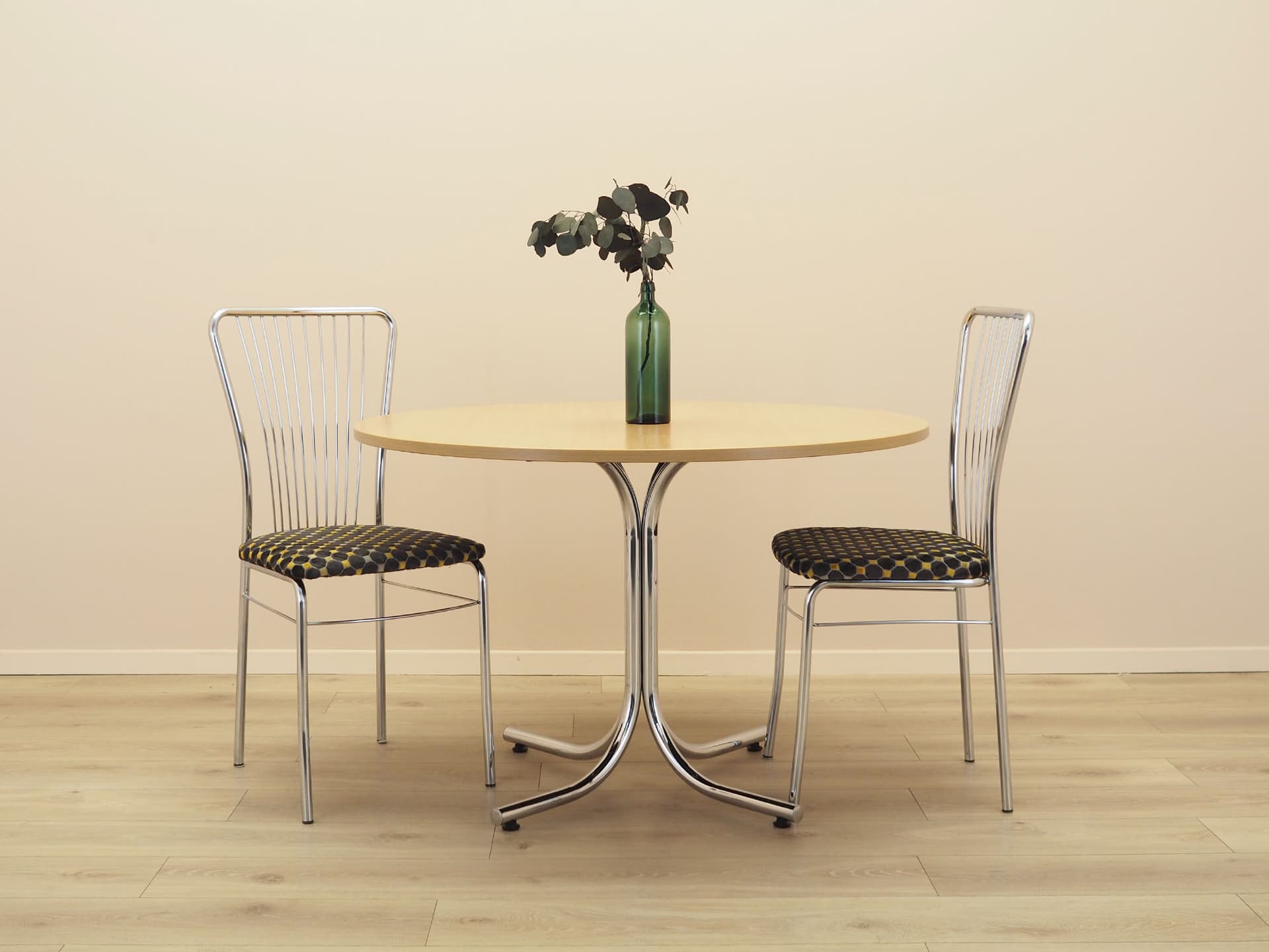 Round table, beige laminate, silver polished steel, Italy, 1980s. - 387668