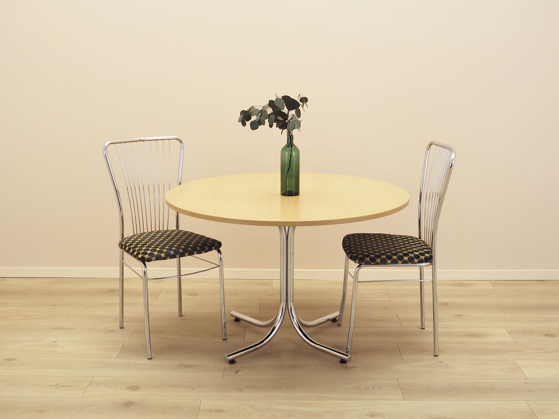 Round table, beige laminate, silver polished steel, Italy, 1980s. - 387669