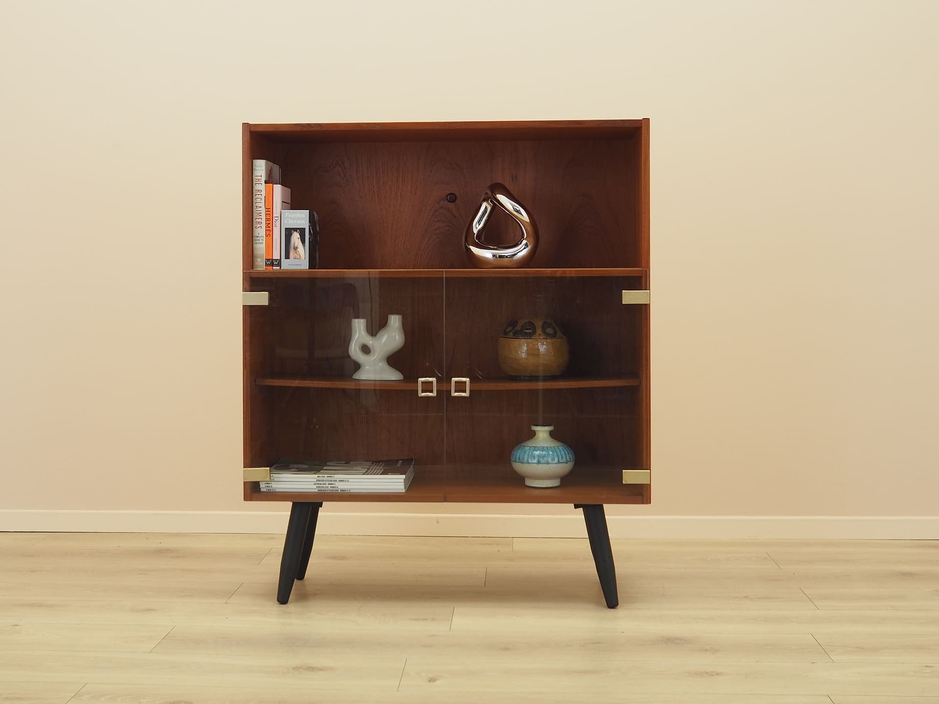 Display cabinet, brown teak, glass, Denmark, 1970s. - 387719