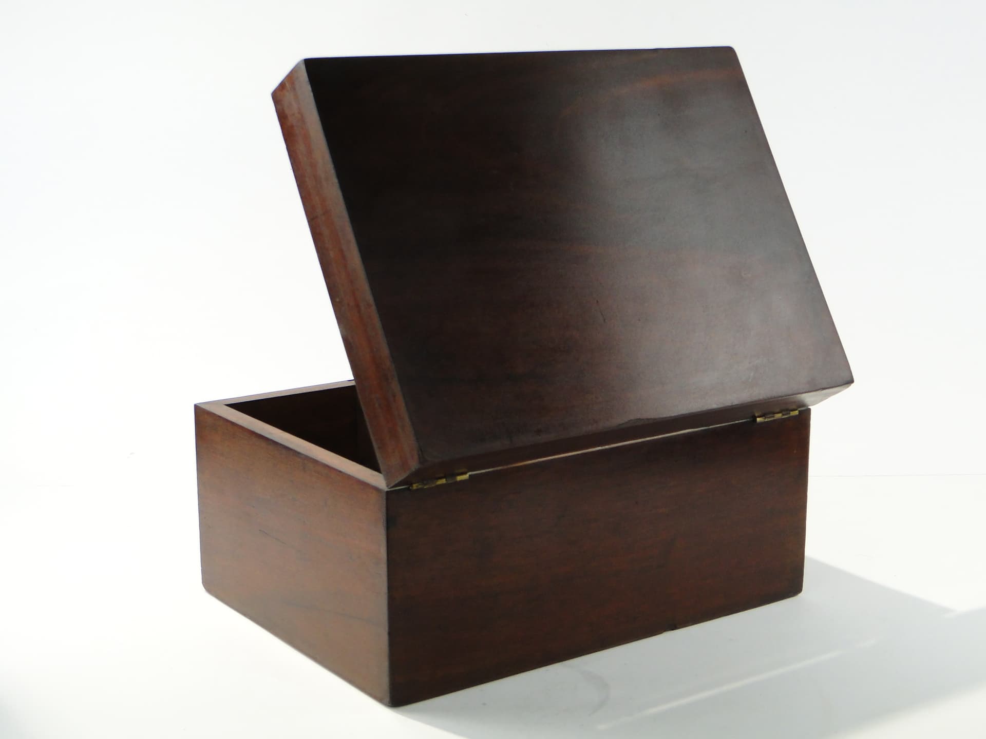 Kaseta gabinetowa, mahoń brązowy, metal czerwony, Europa, początek XX w. - 387855