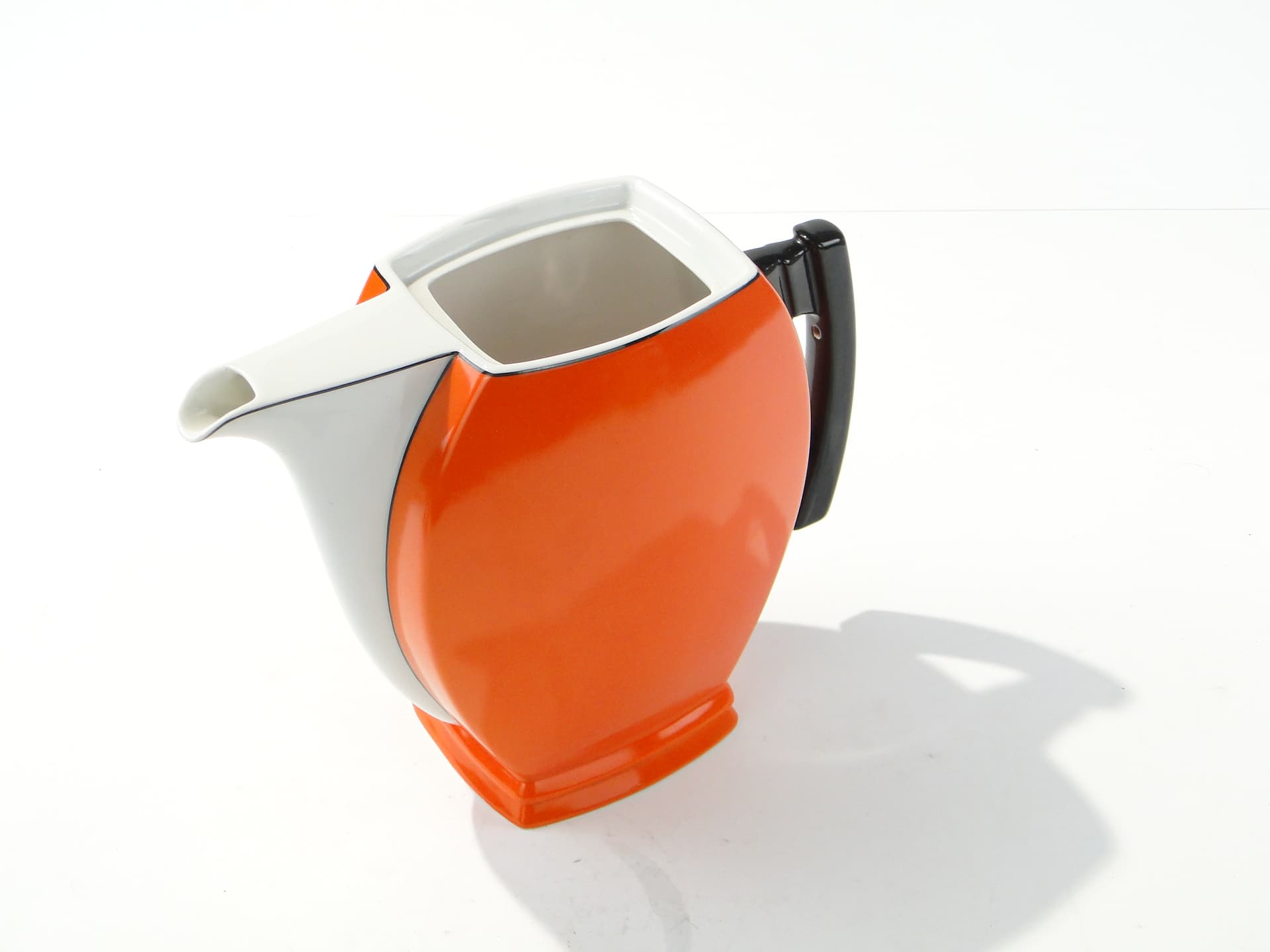 Coffee pot Płaski, orange white black, porcelain, by B. Wendorf, Ćmielów, 1930s. - 388085