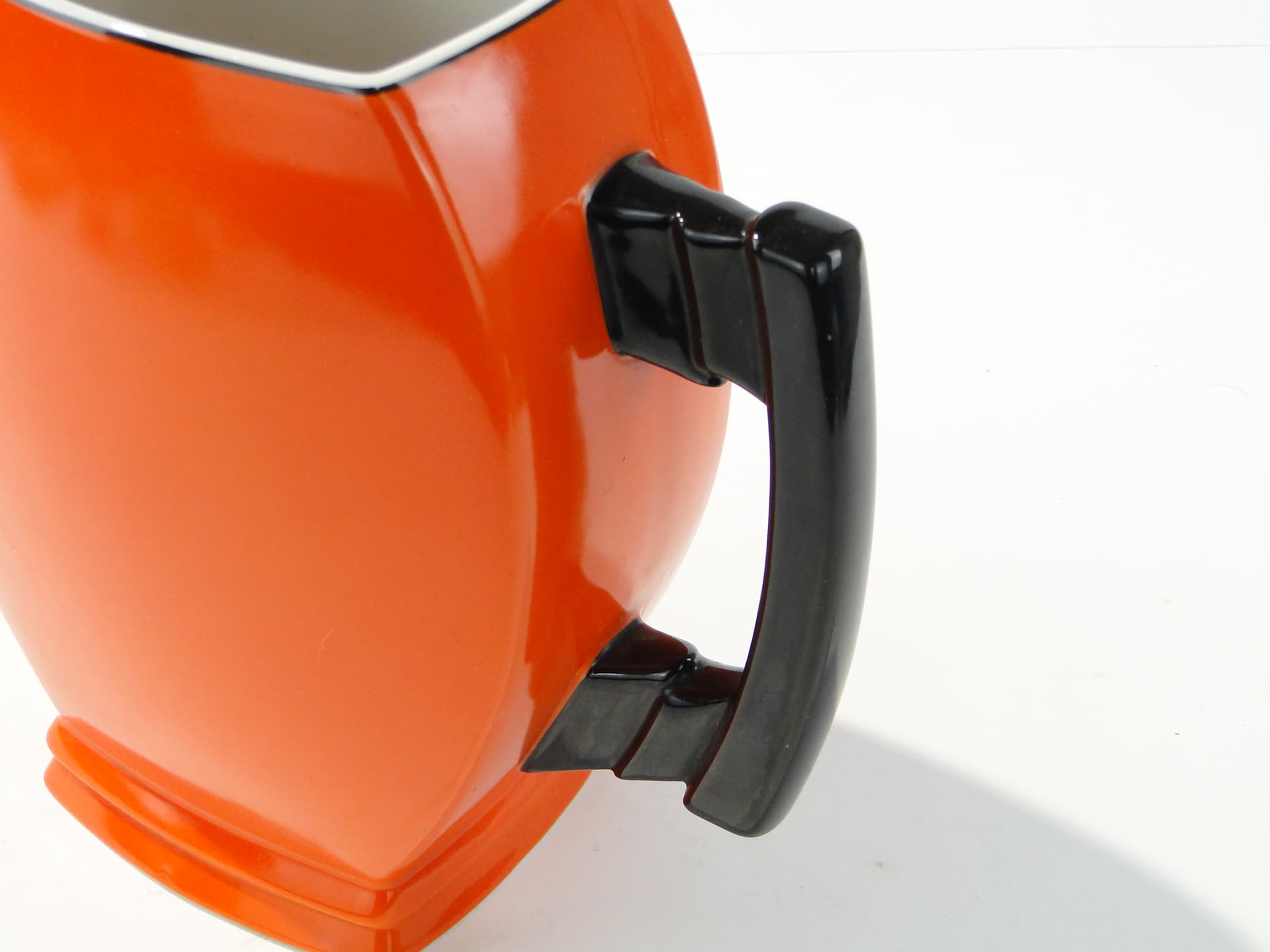 Coffee pot Płaski, orange white black, porcelain, by B. Wendorf, Ćmielów, 1930s. - 388088