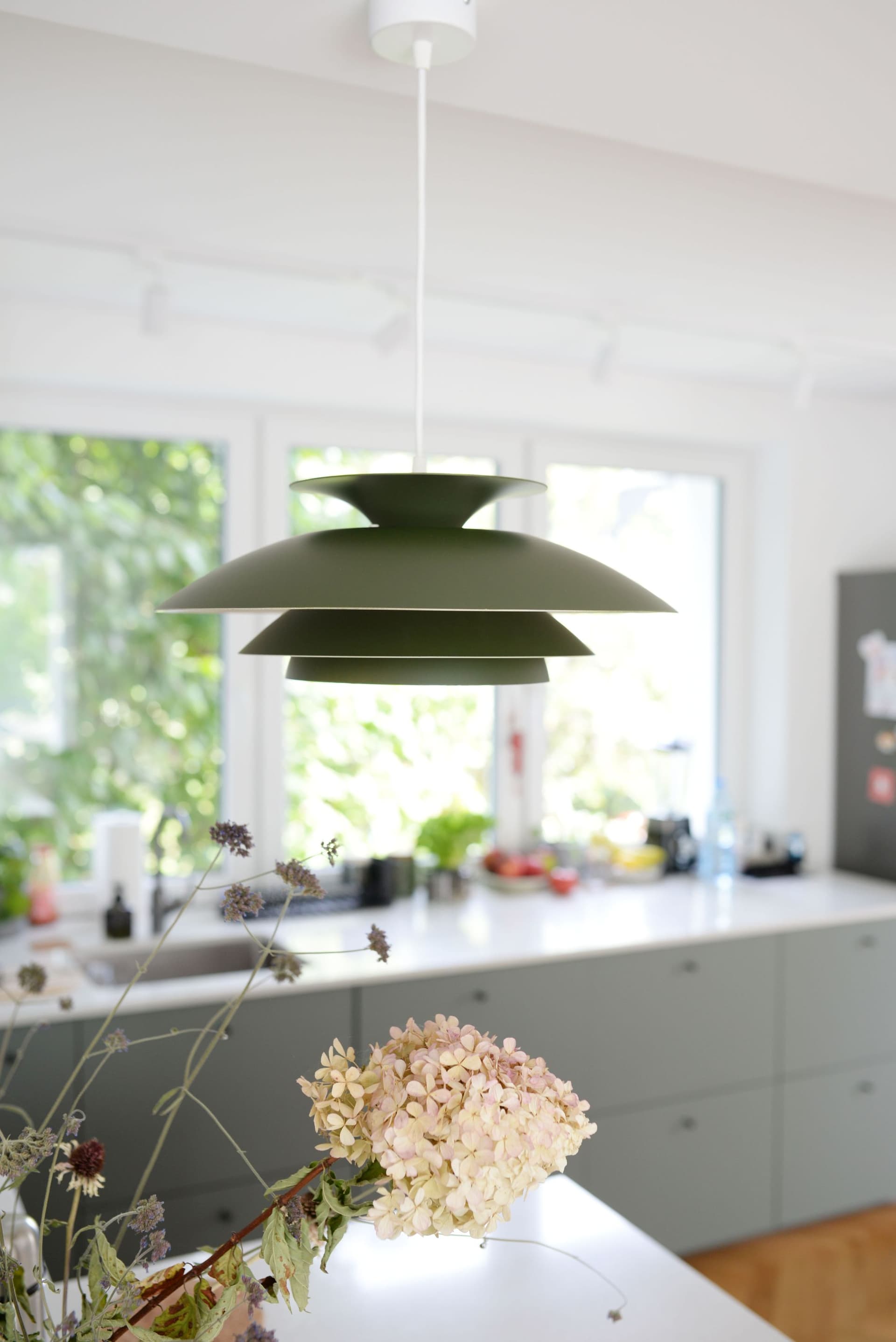 Lampa wisząca, zielony metal, mosiądz złoty, Dania, lata 70. - 388161