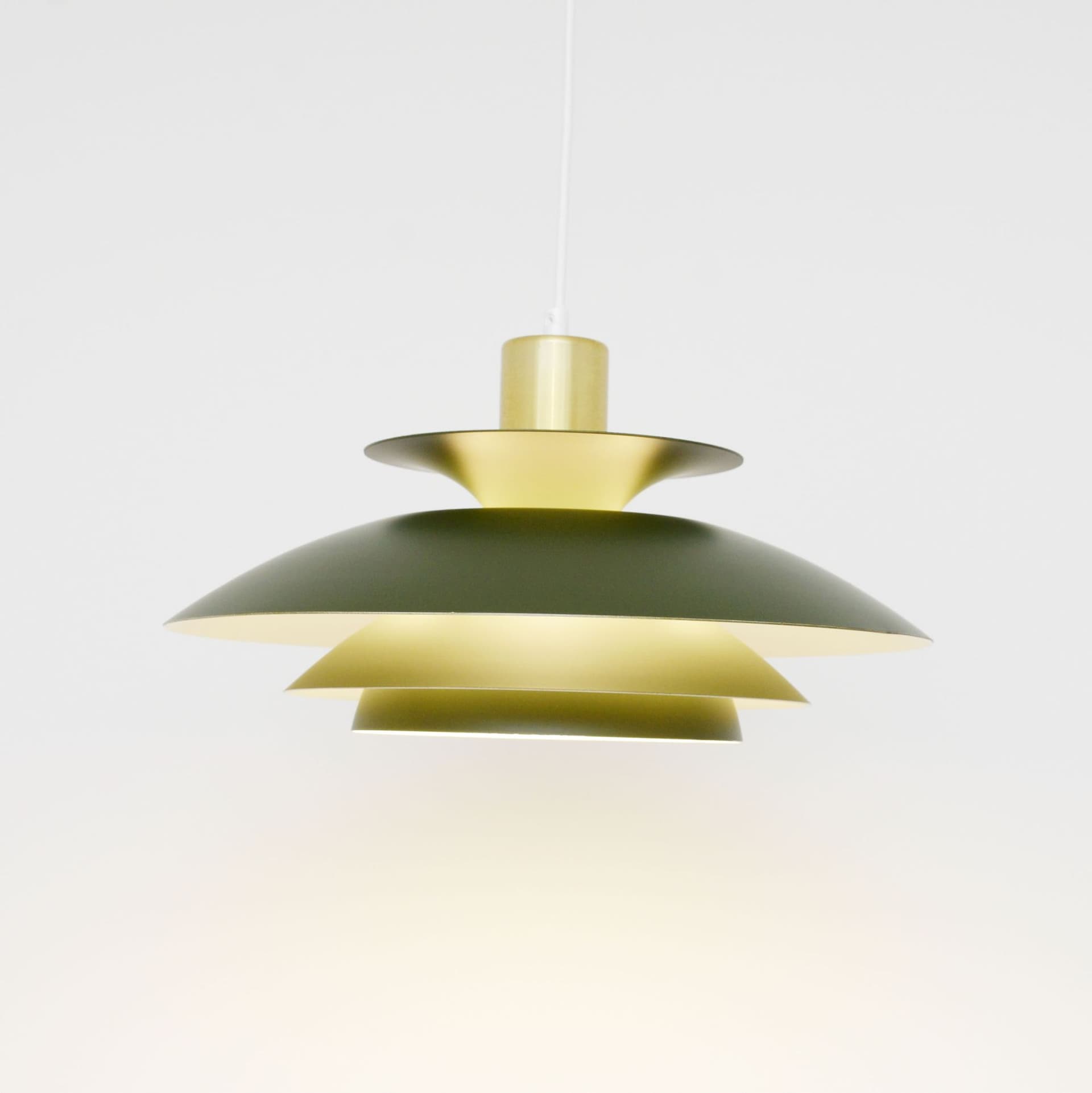 Lampa wisząca, zielony metal, mosiądz złoty, Dania, lata 70. - 388158