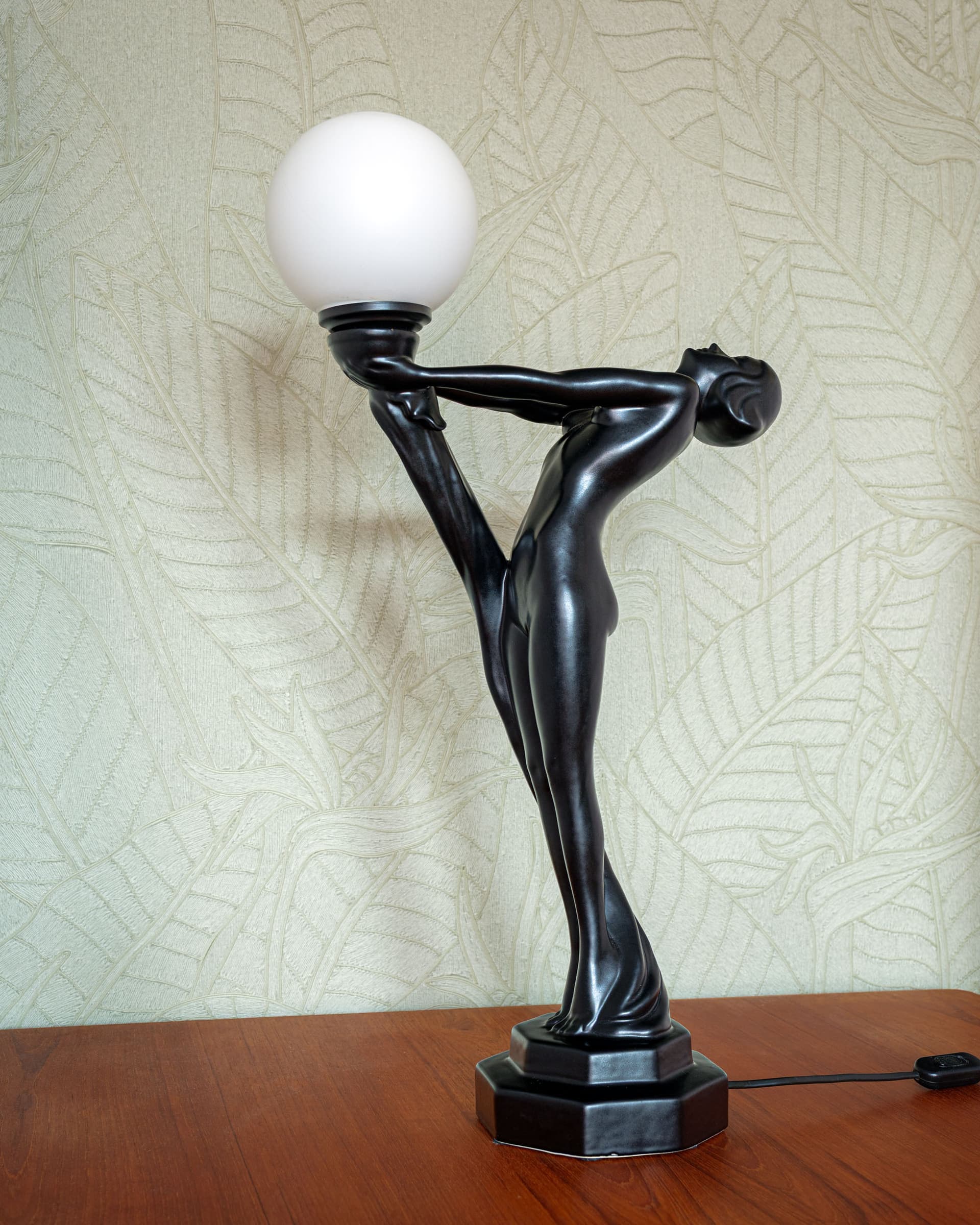 Lampa stołowa Art déco, ceramika czarna, szkło białe, lata 90. - 388232