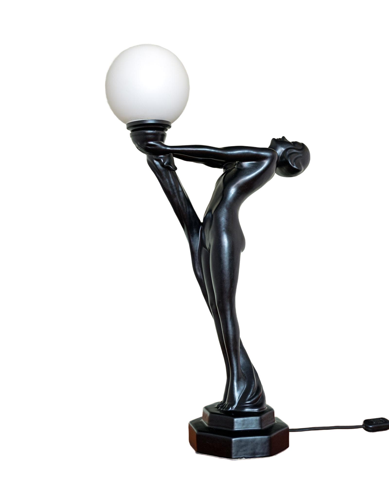 Lampa stołowa Art déco, ceramika czarna, szkło białe, lata 90.