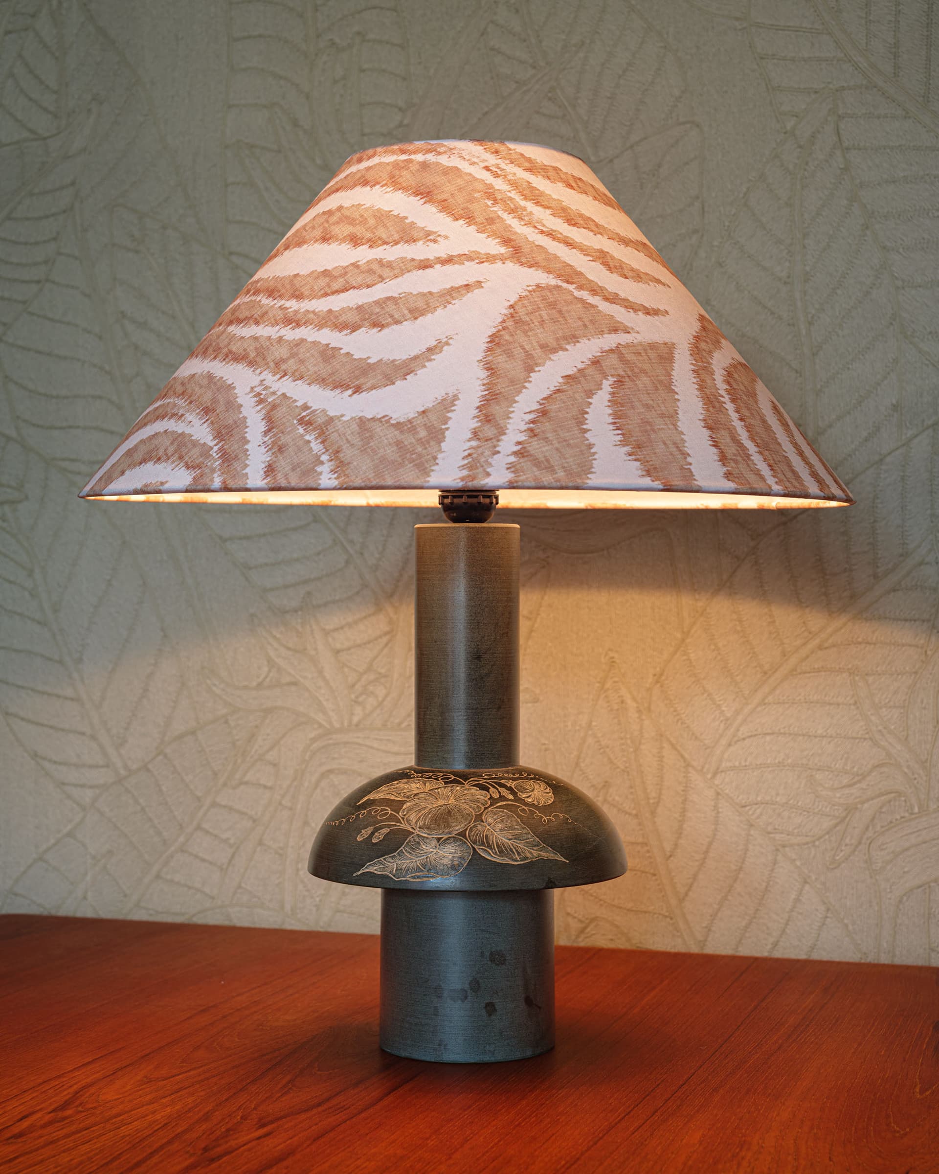 Lampa stołowa Mid Century, kamień szary, tkanina beżowy biały, Włochy, lata 80. - 388259